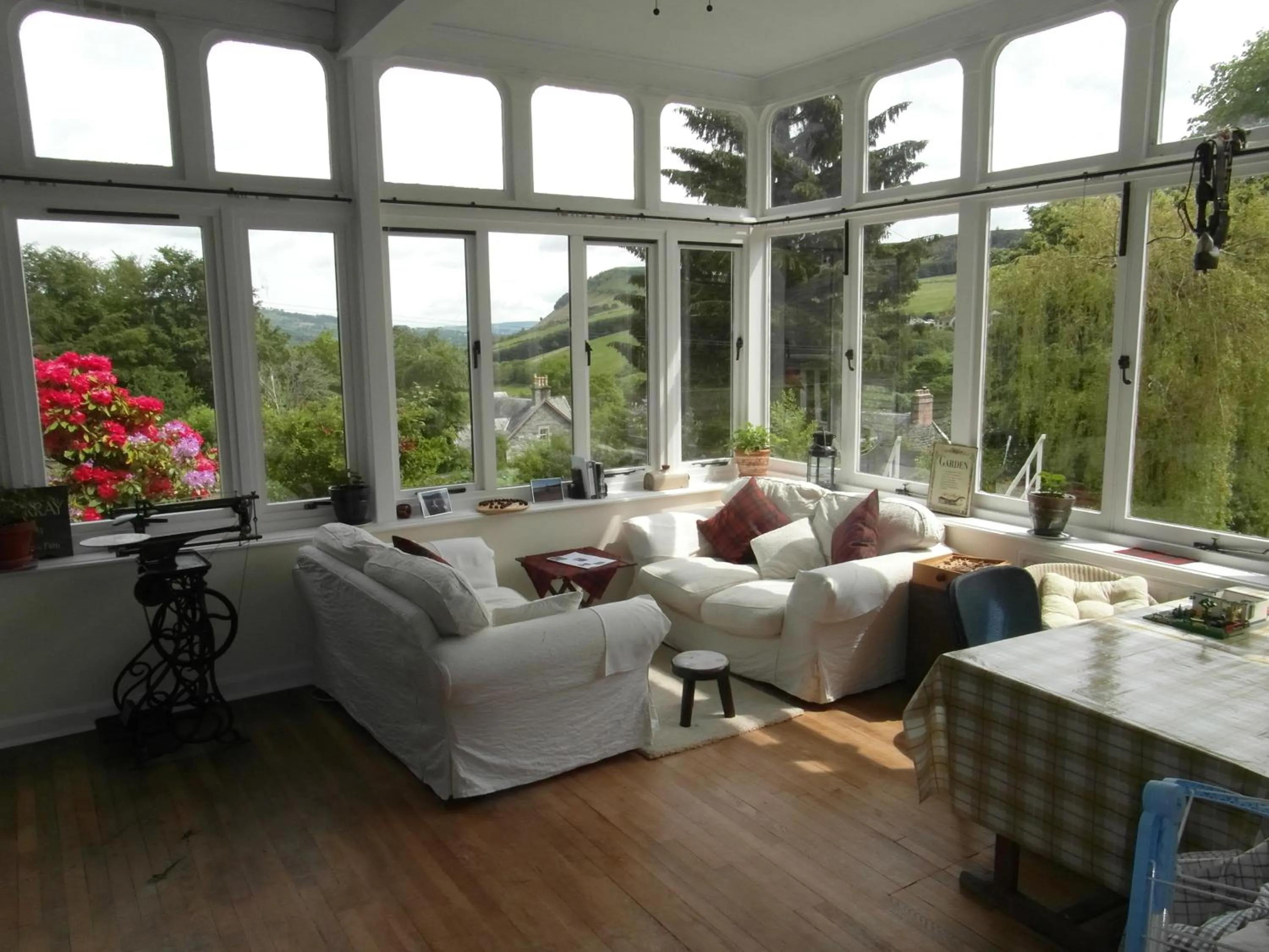 Communal lounge/ TV room in Holly Lodge