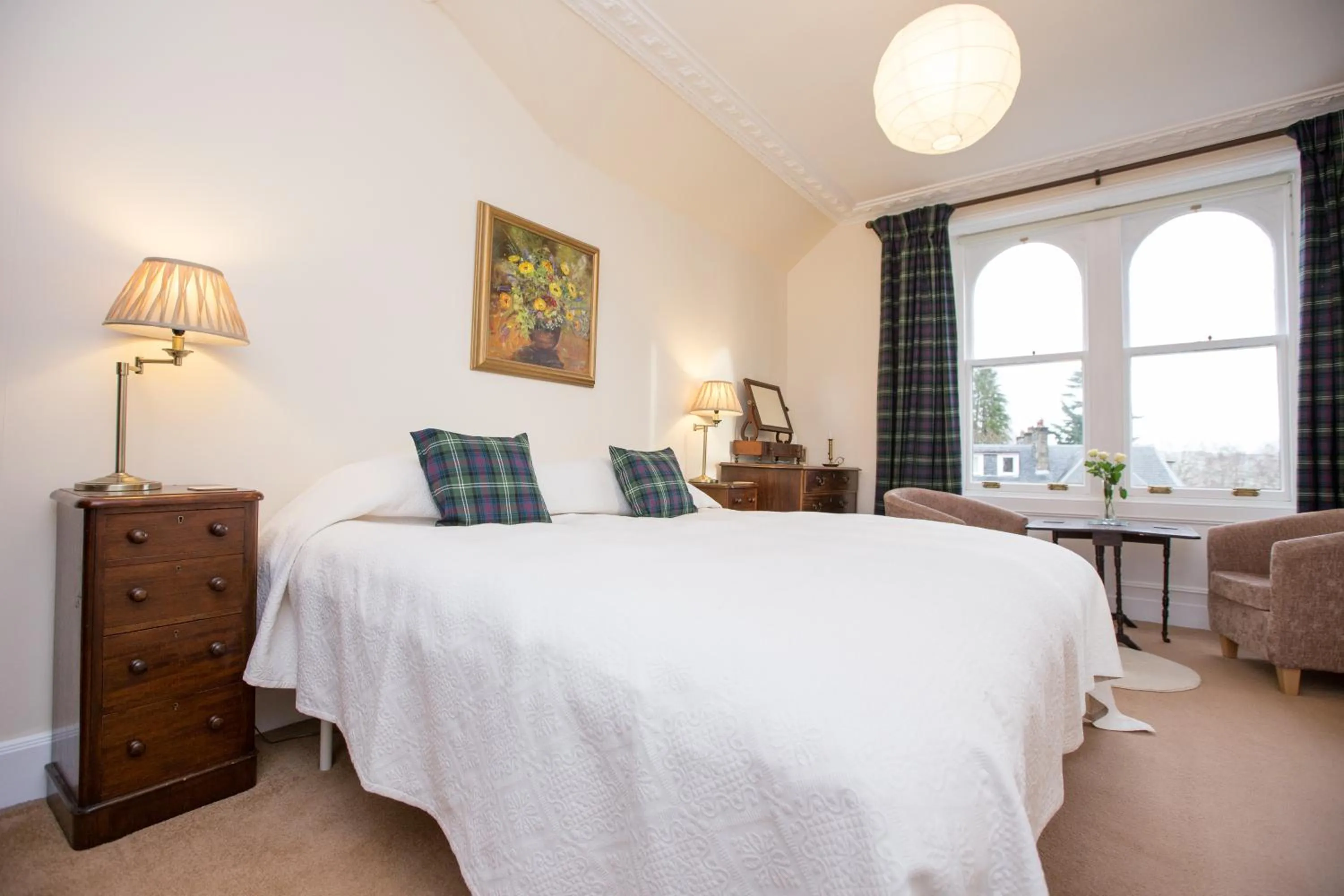 Photo of the whole room in Holly Lodge