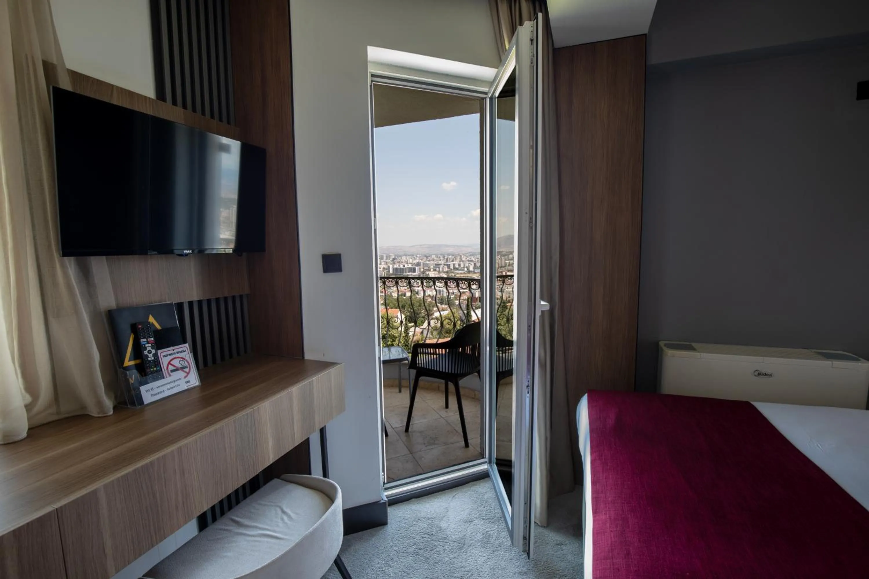 Balcony/Terrace, Bed in View Inn Boutique Hotel