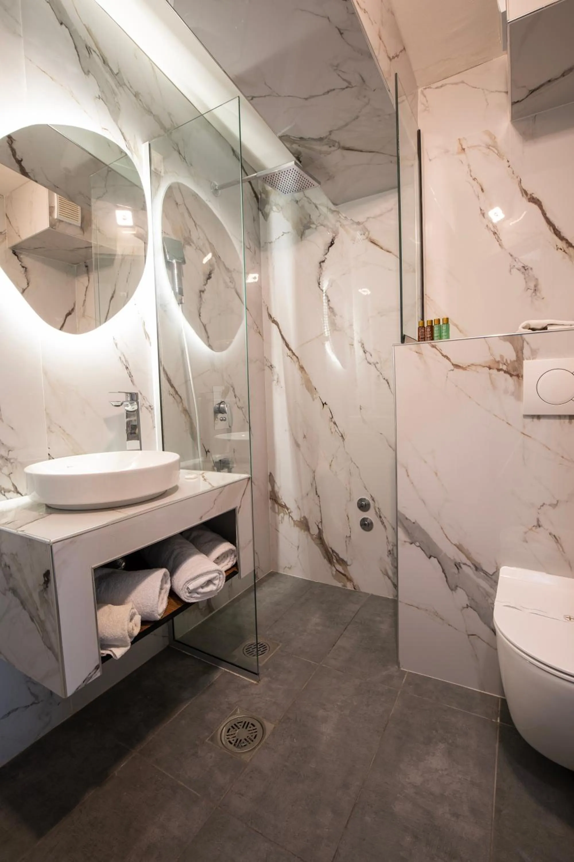 Toilet in View Inn Boutique Hotel