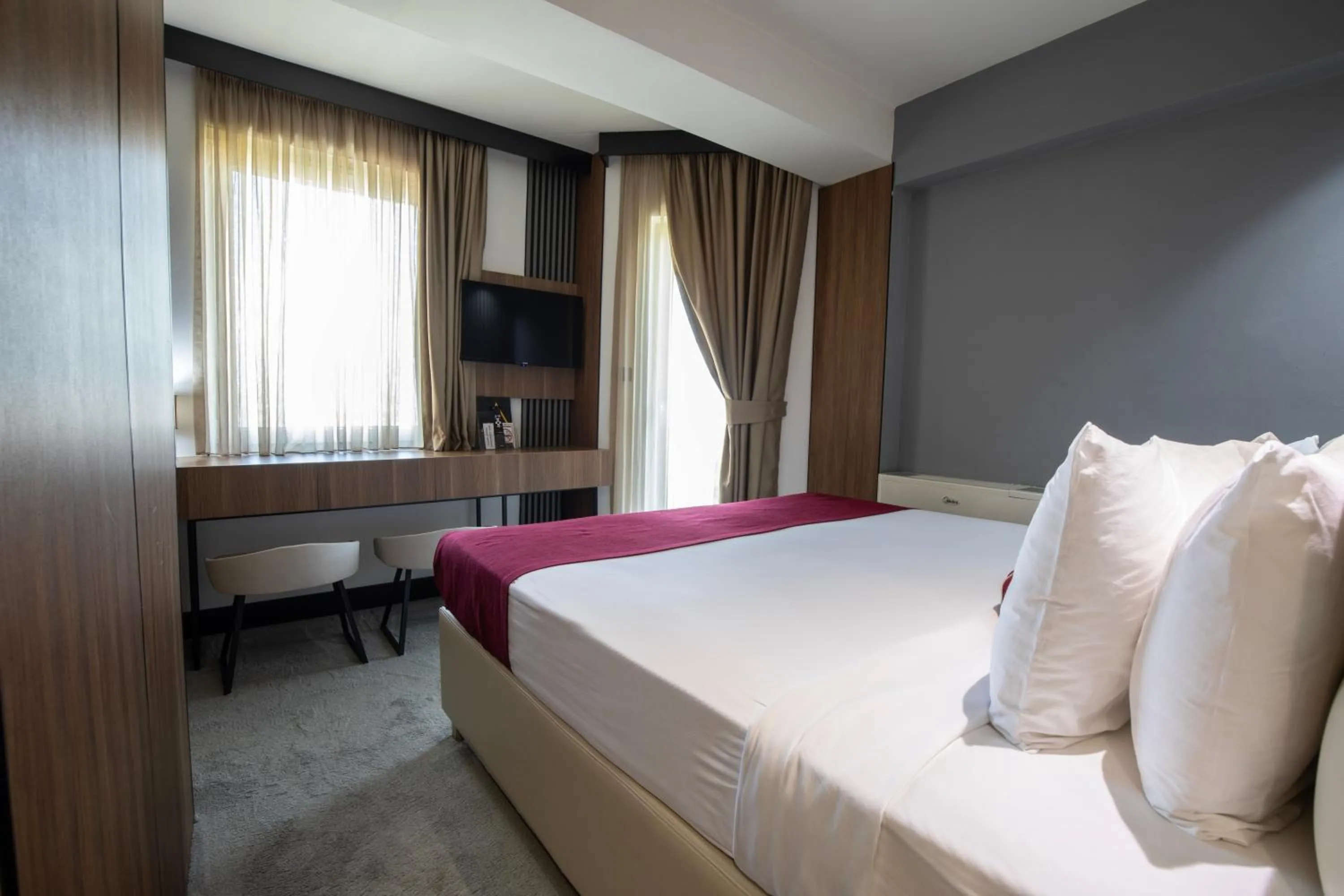 Photo of the whole room, Bed in View Inn Boutique Hotel