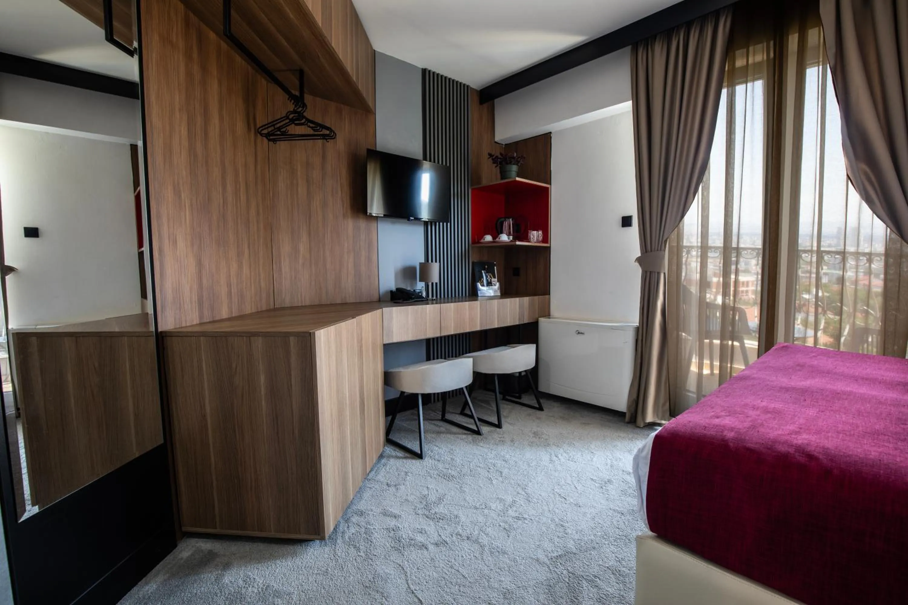 wardrobe, Bed in View Inn Boutique Hotel