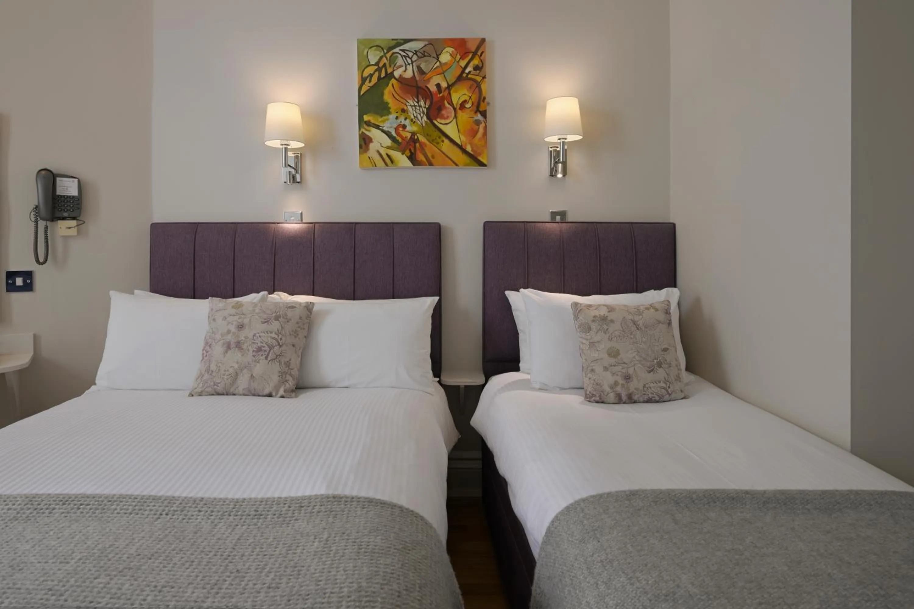 Bed in Harlingford Hotel