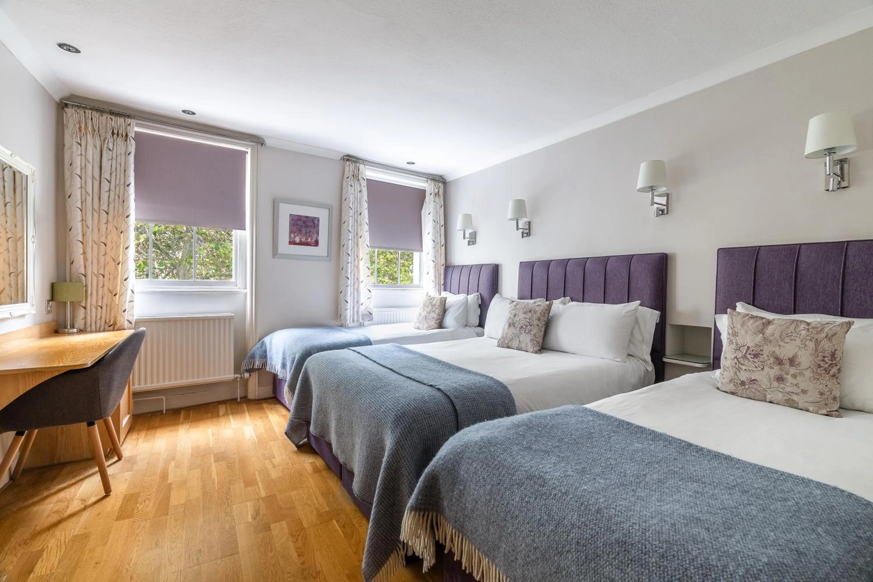 Bedroom, Bed in Harlingford Hotel