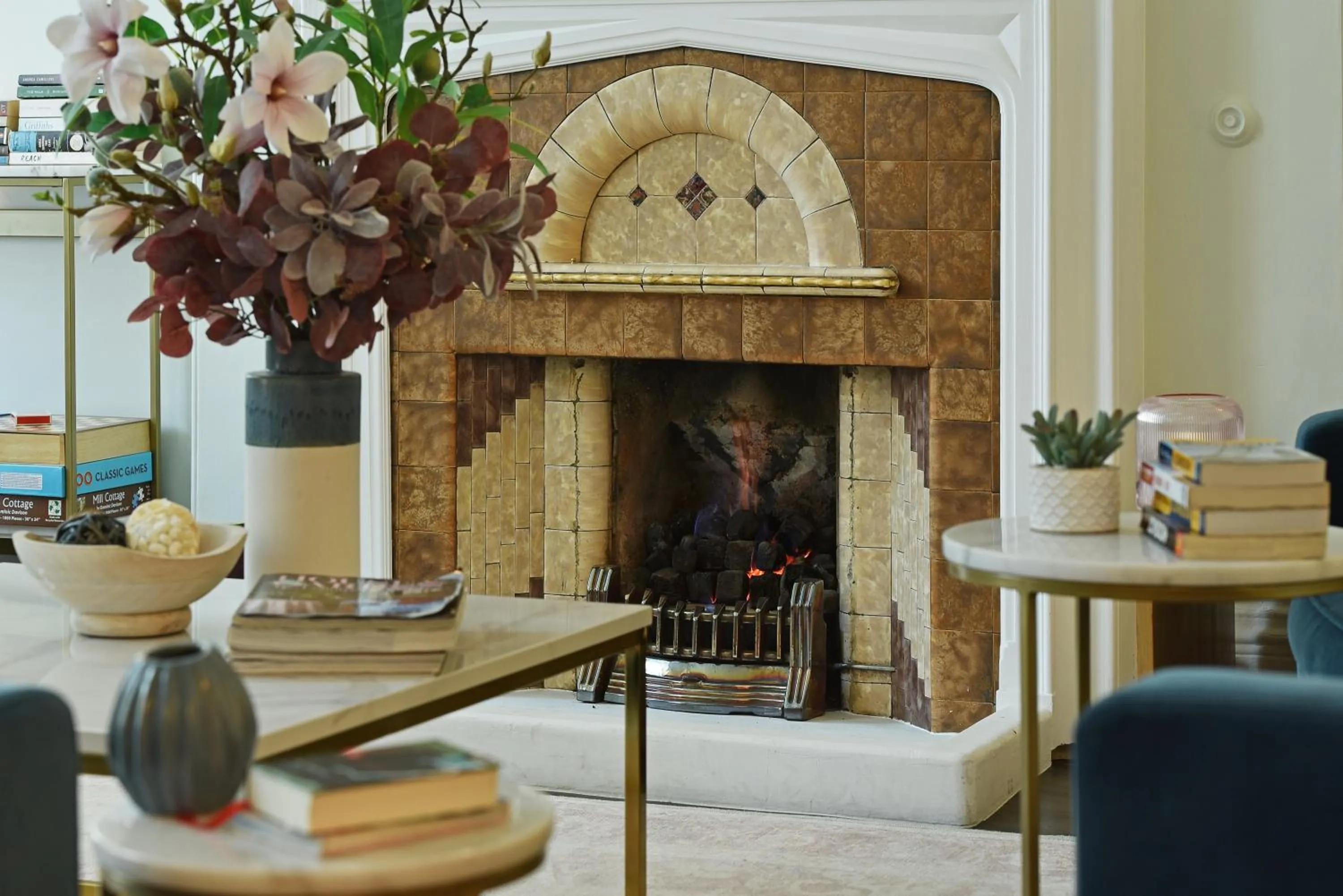 Communal lounge/ TV room in Harlingford Hotel