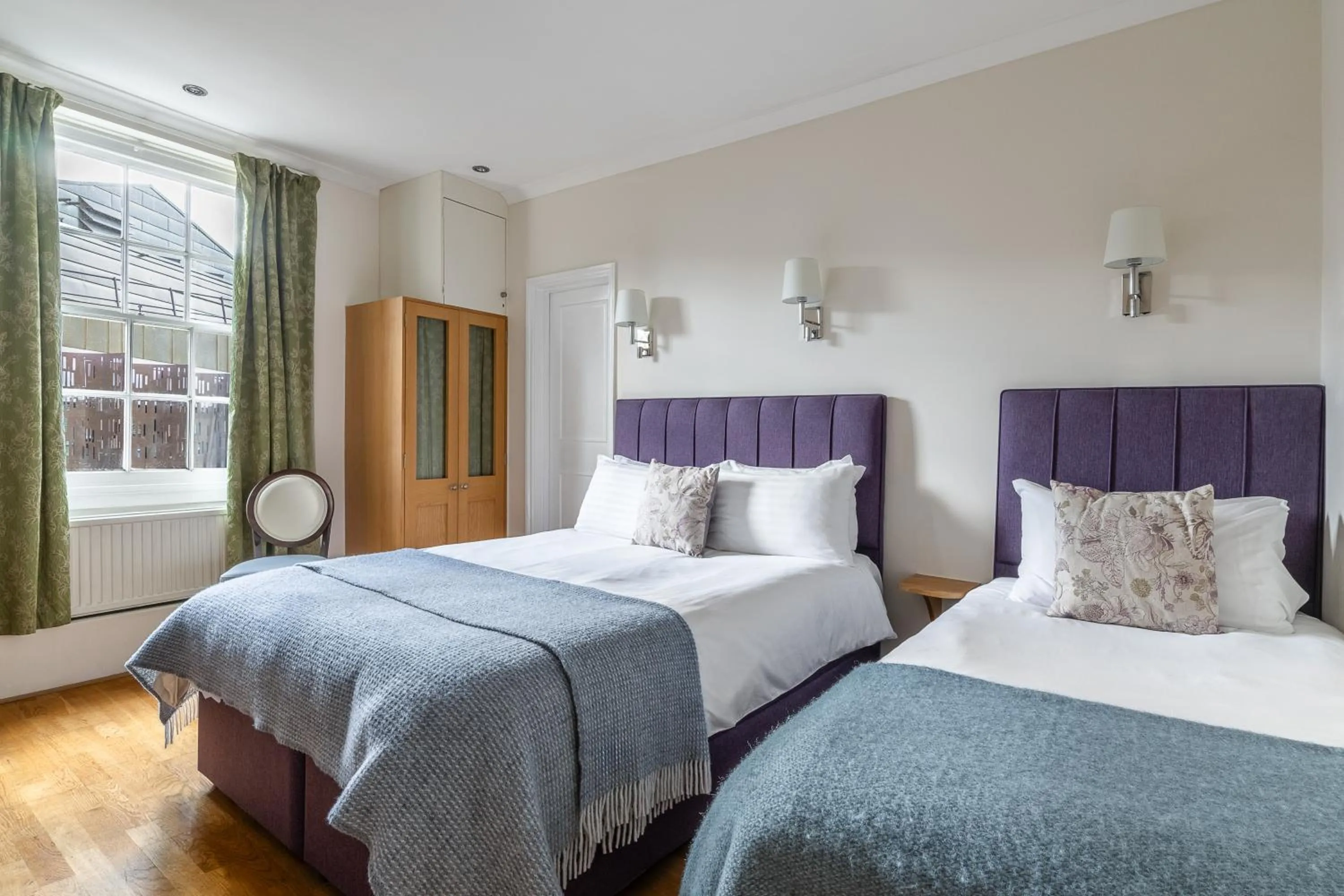 Bedroom, Bed in Harlingford Hotel