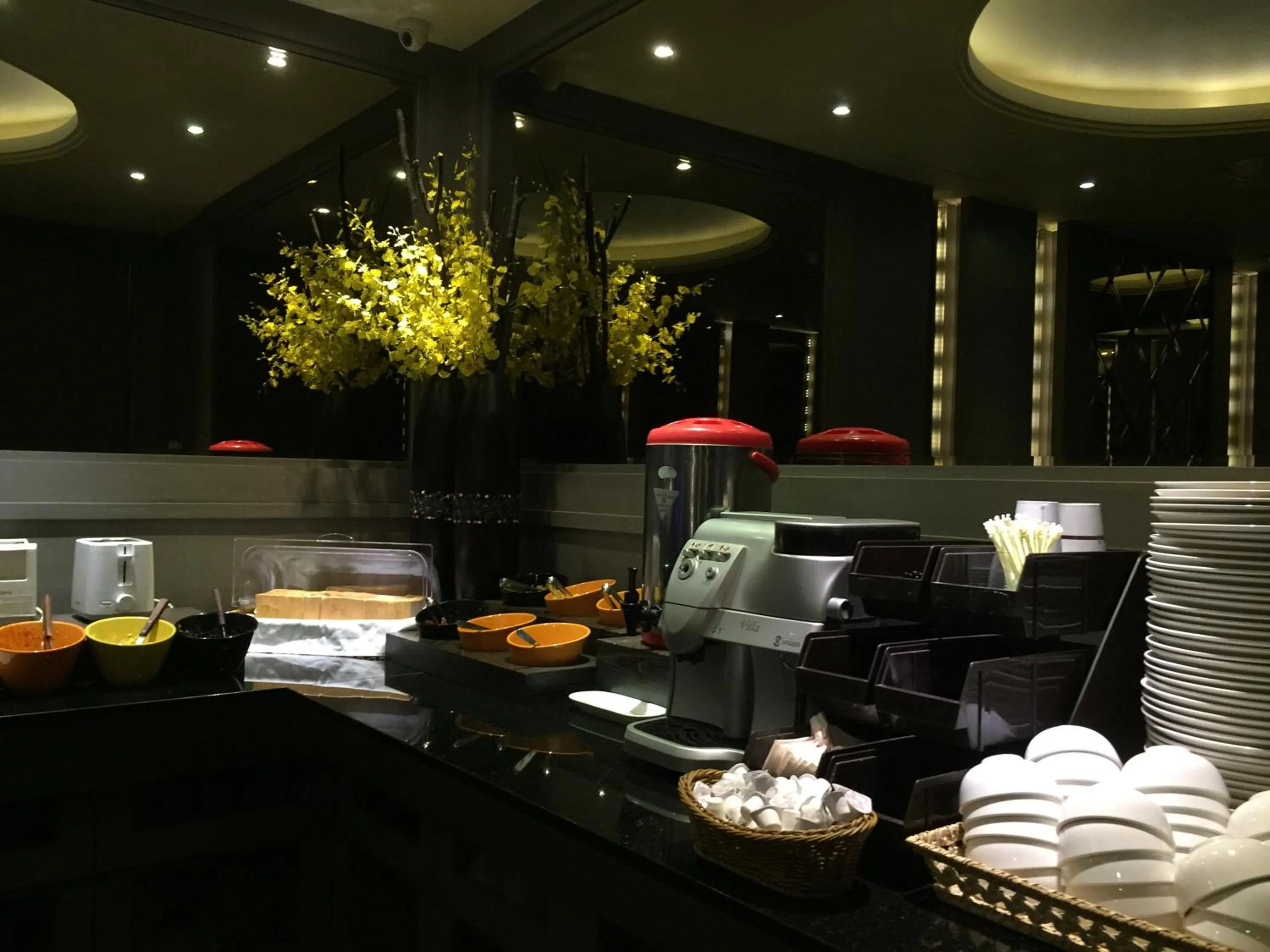 Buffet breakfast in Chusha Motel