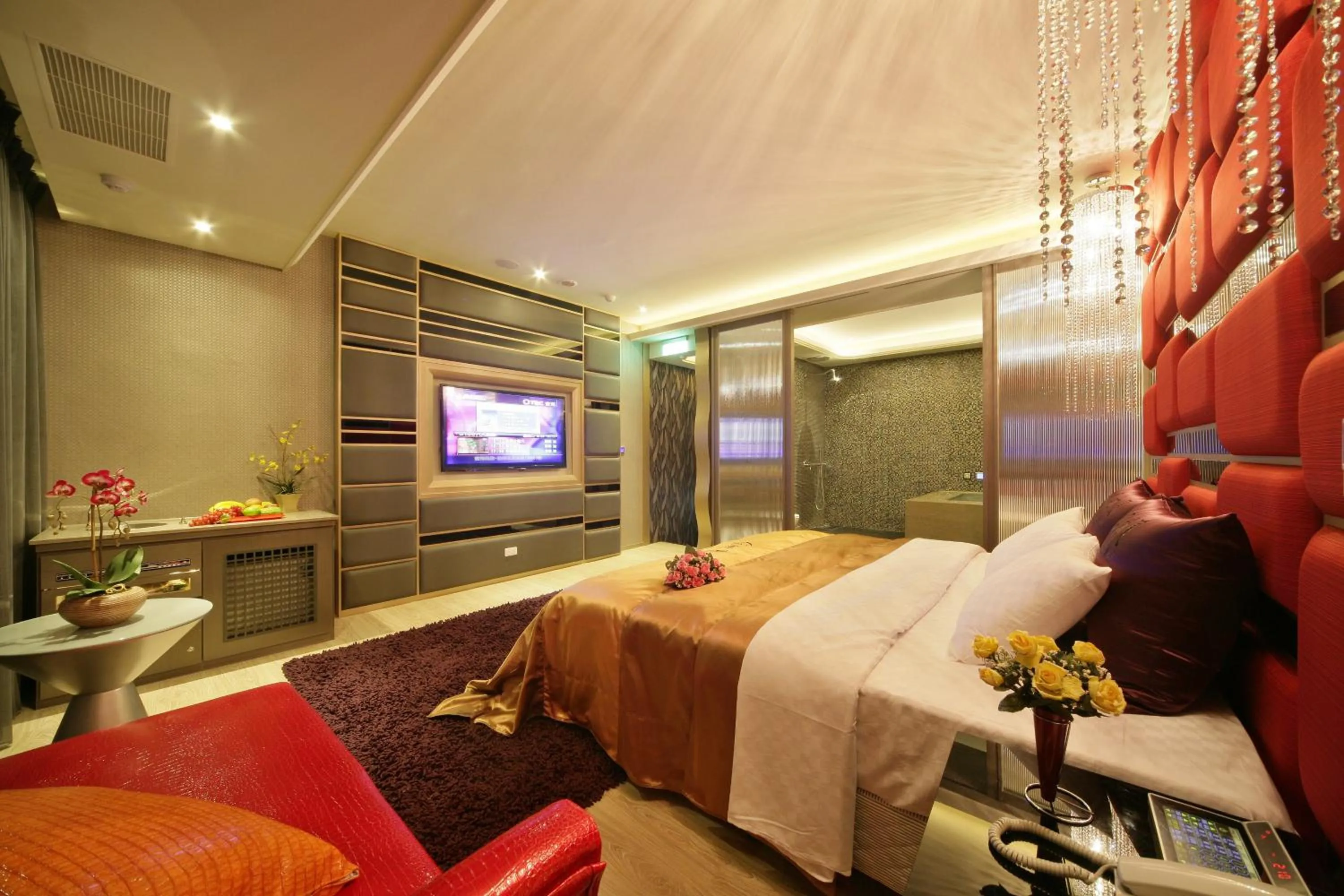 Photo of the whole room, Bed in Chusha Motel