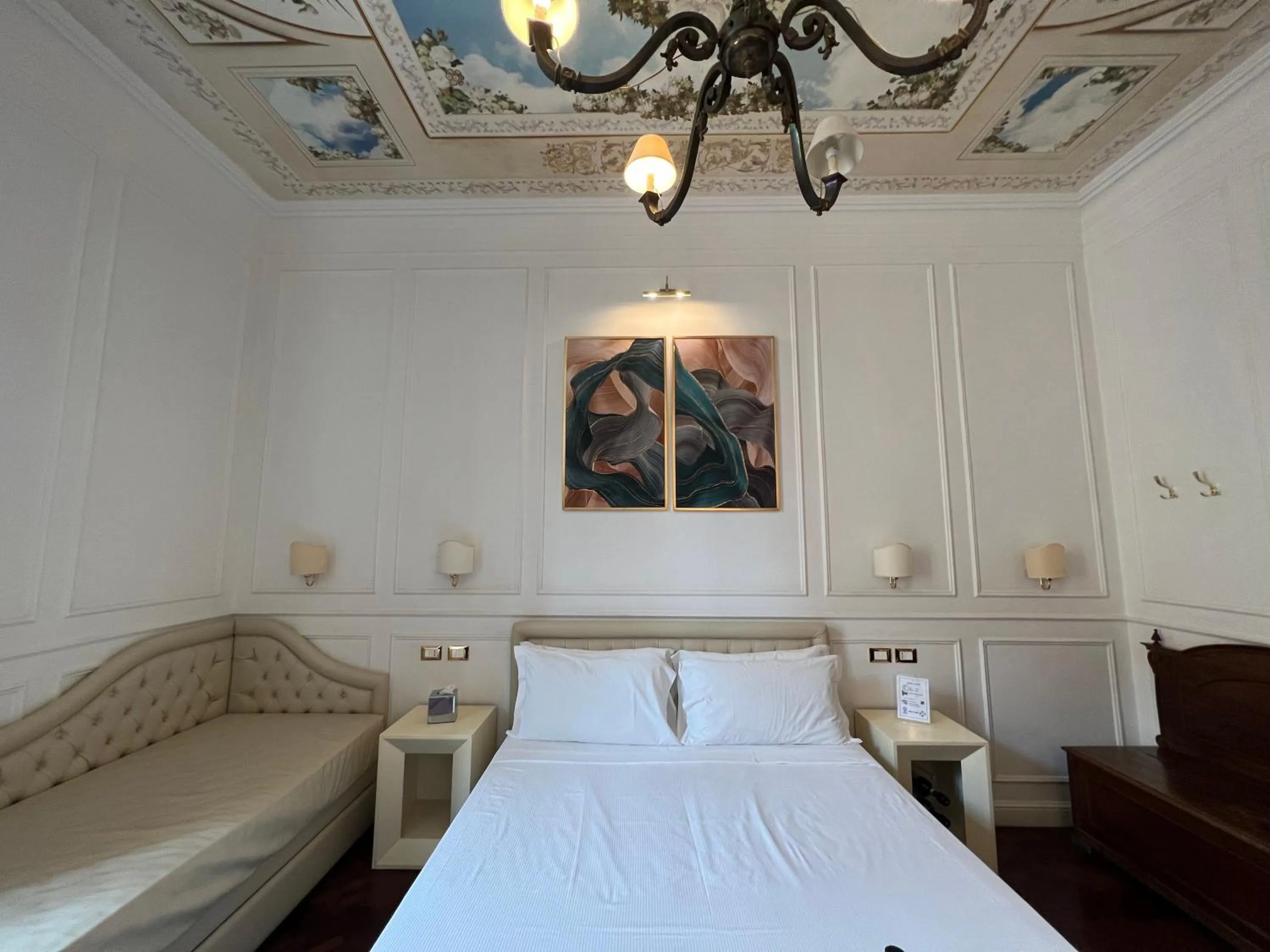 Bedroom, Bed in Navona Central Suites