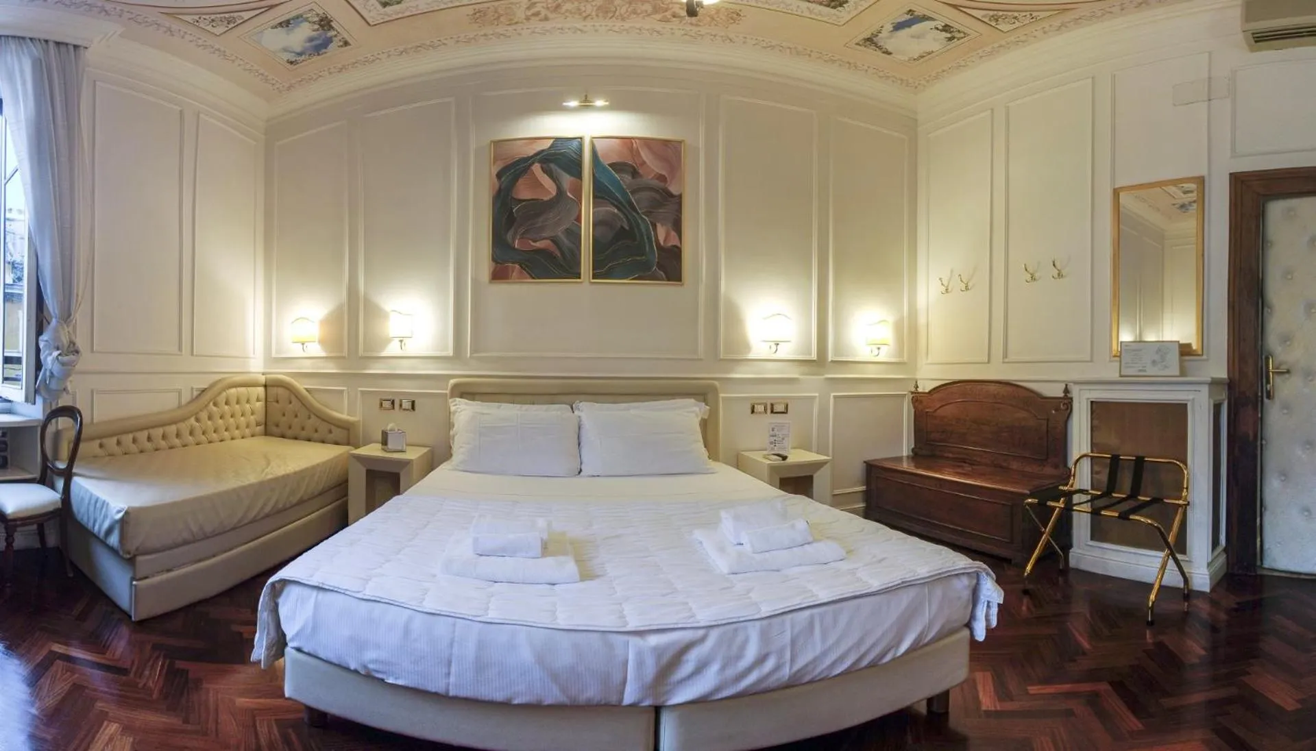 Photo of the whole room, Bed in Navona Central Suites