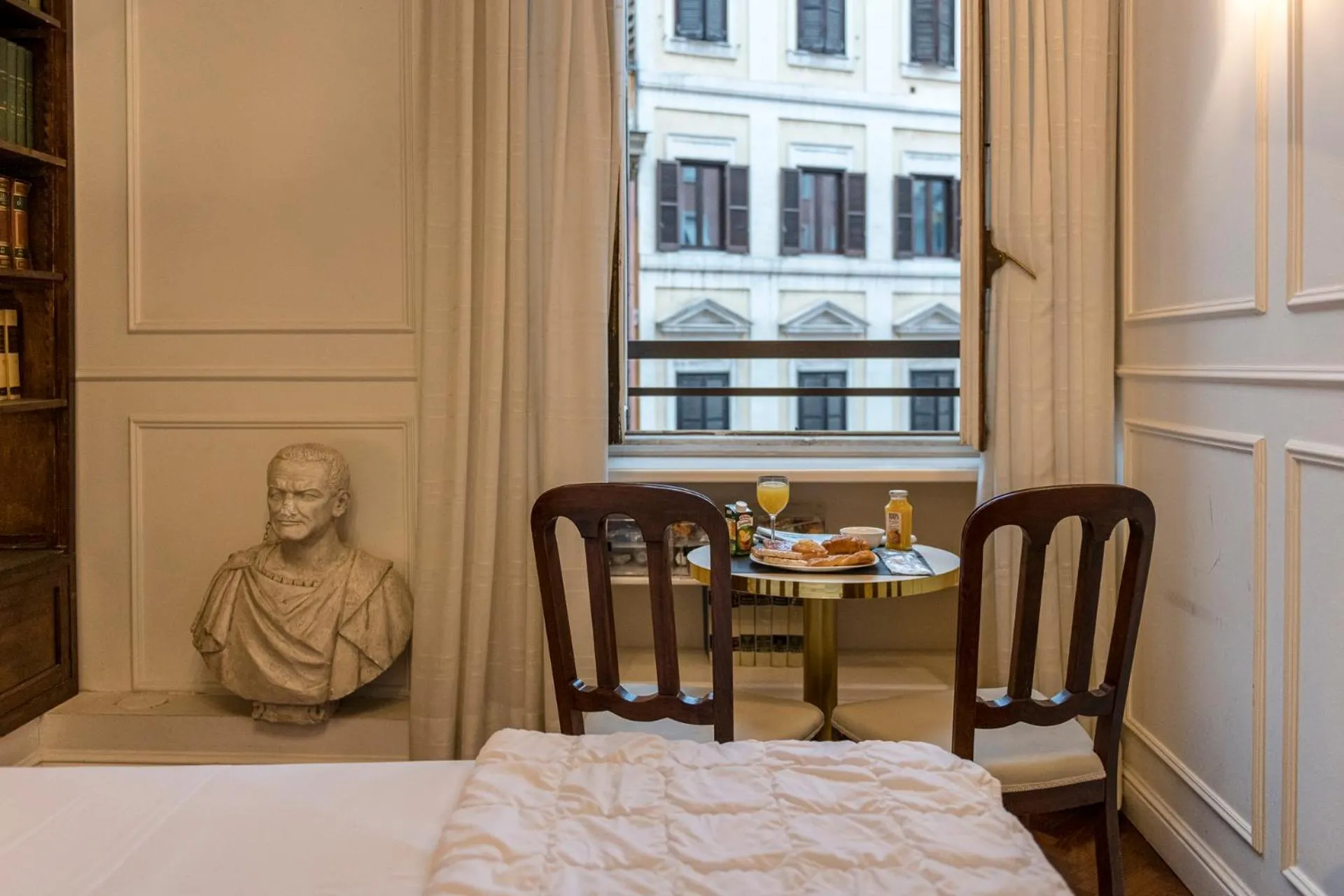 Breakfast, Bed in Navona Central Suites
