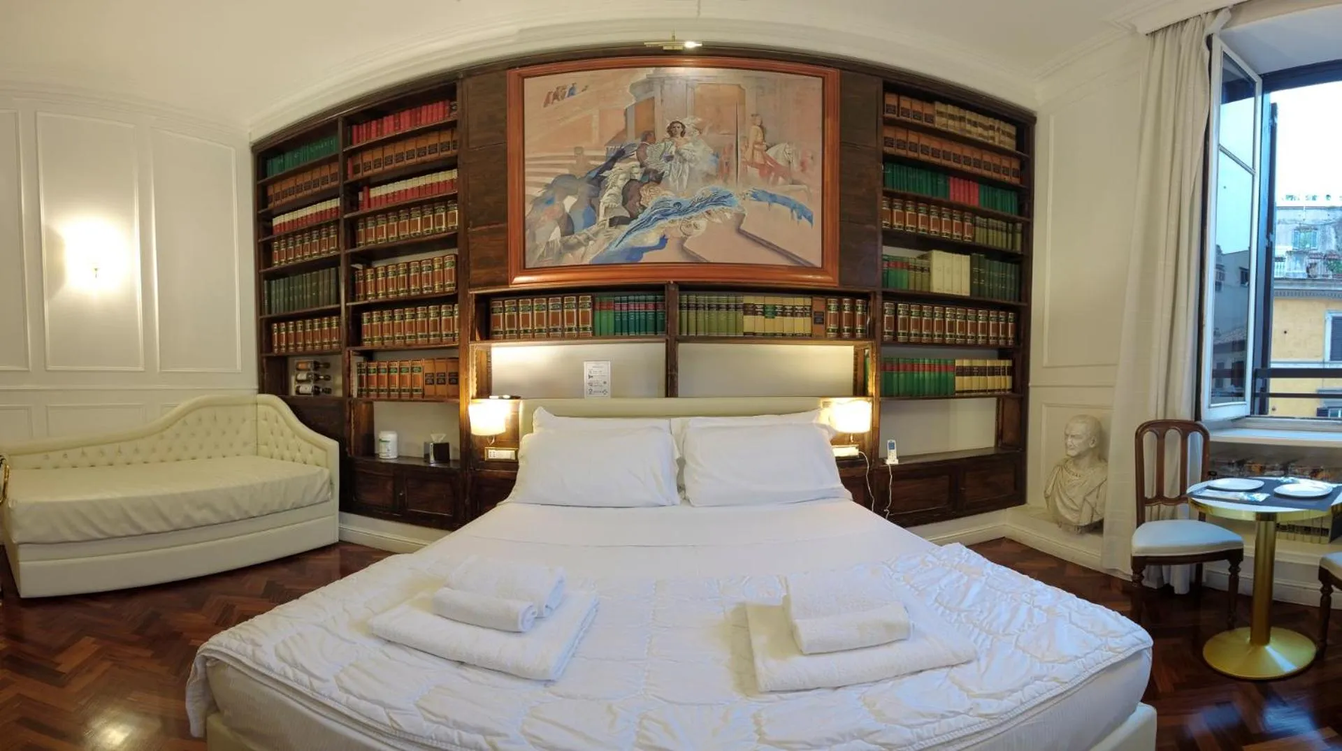 Photo of the whole room, Bed in Navona Central Suites