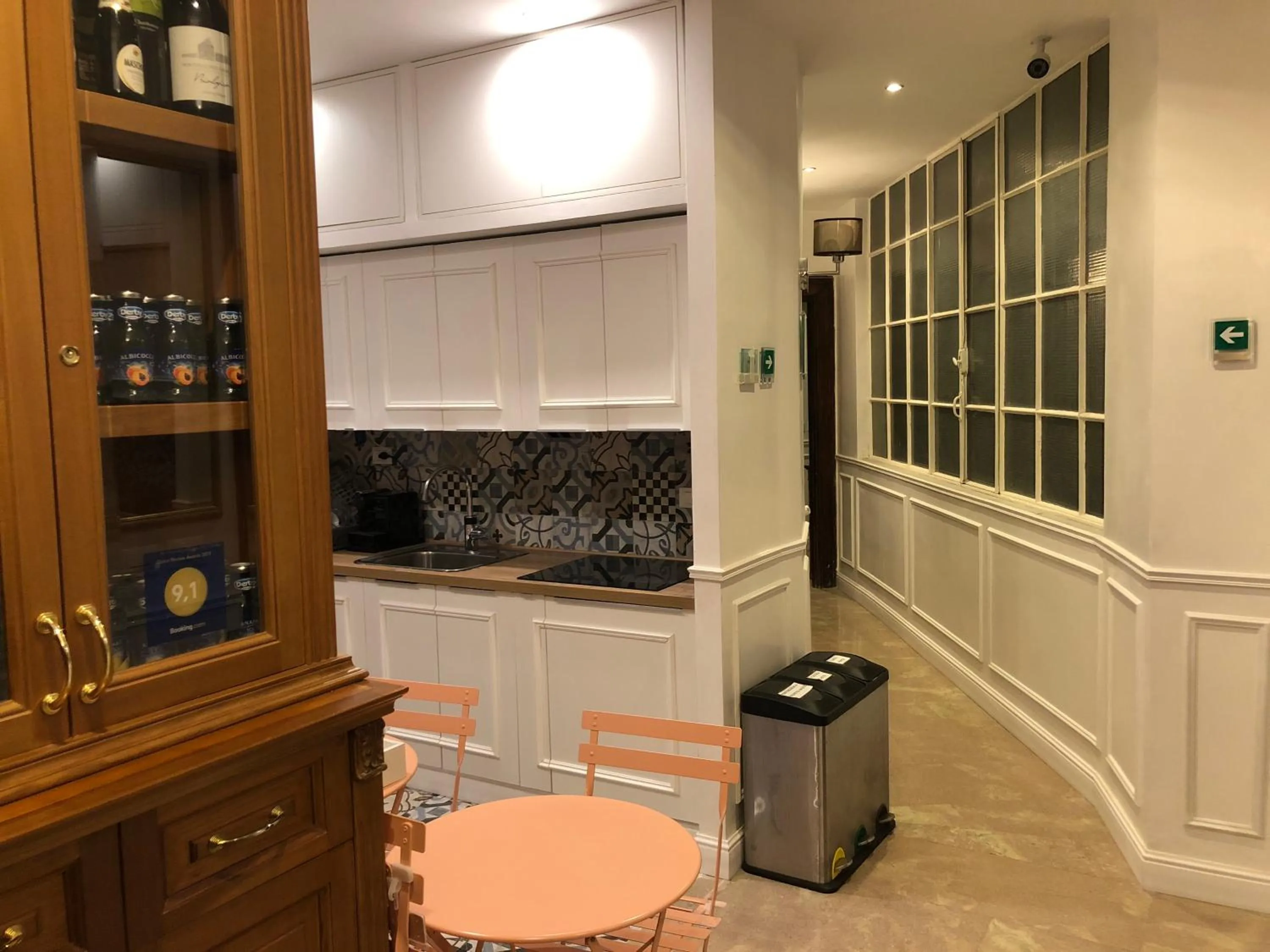 Area and facilities in Navona Central Suites