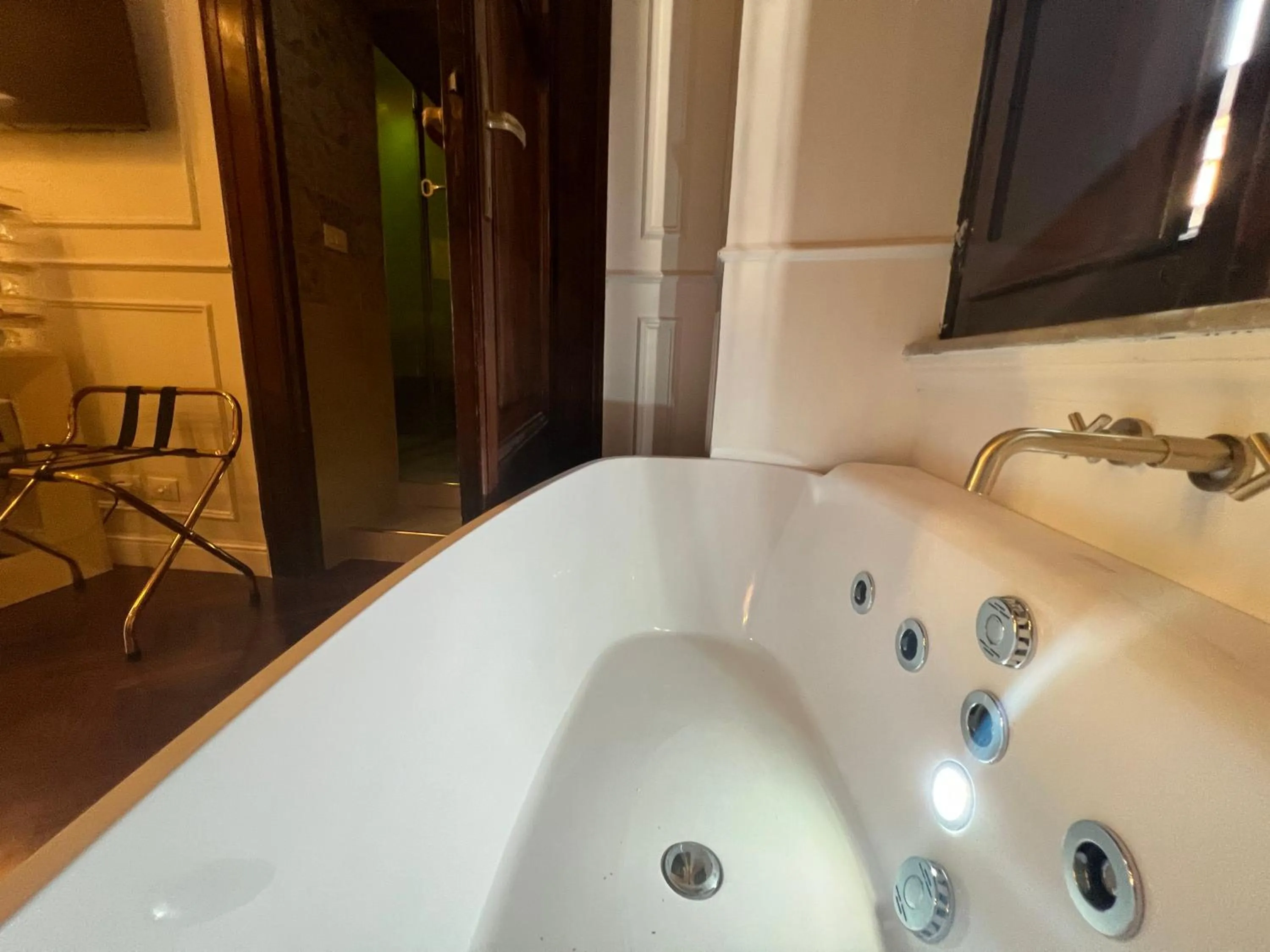 Bath in Navona Central Suites