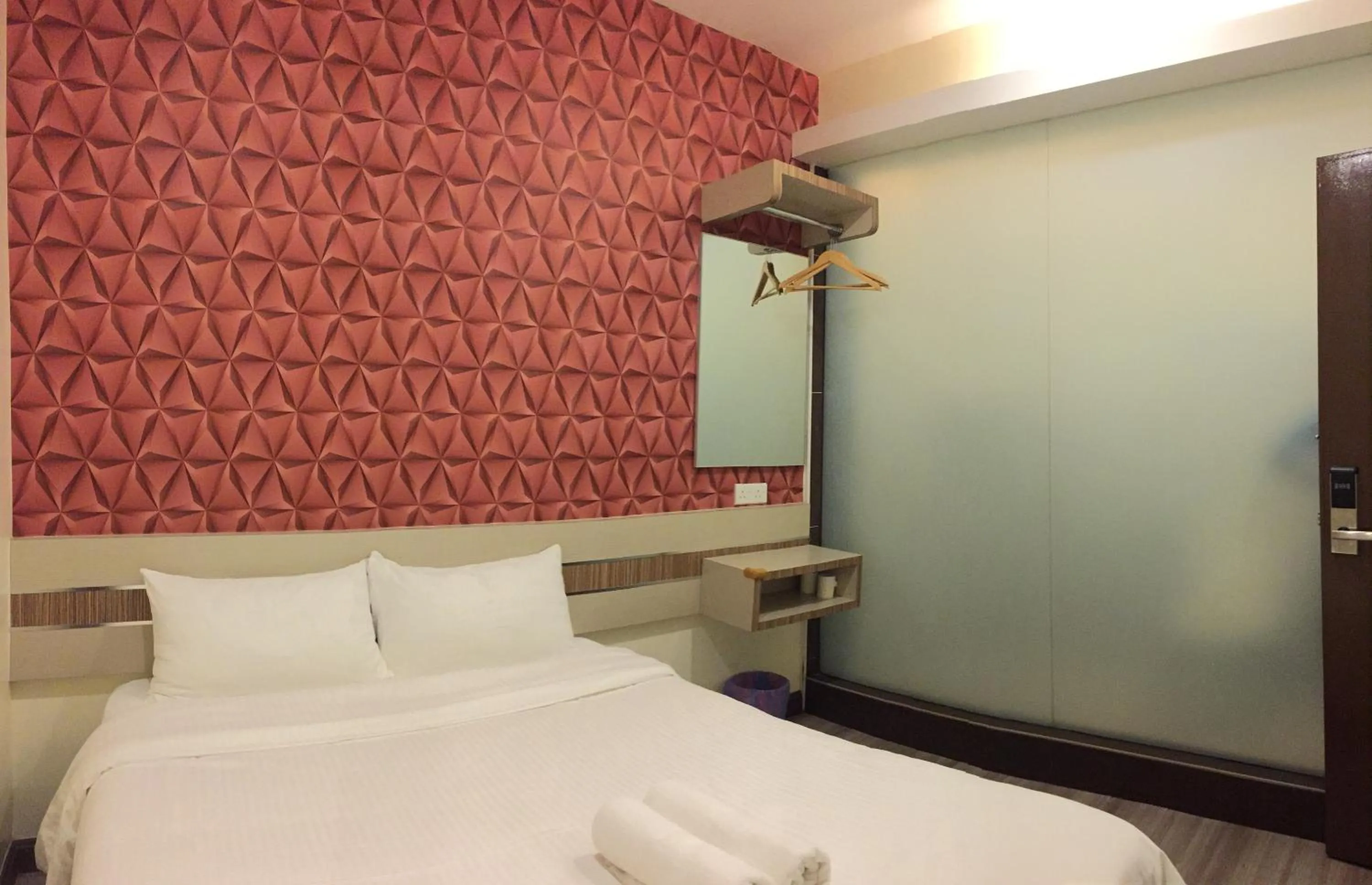 Photo of the whole room, Bed in Hotel Alor Gajah