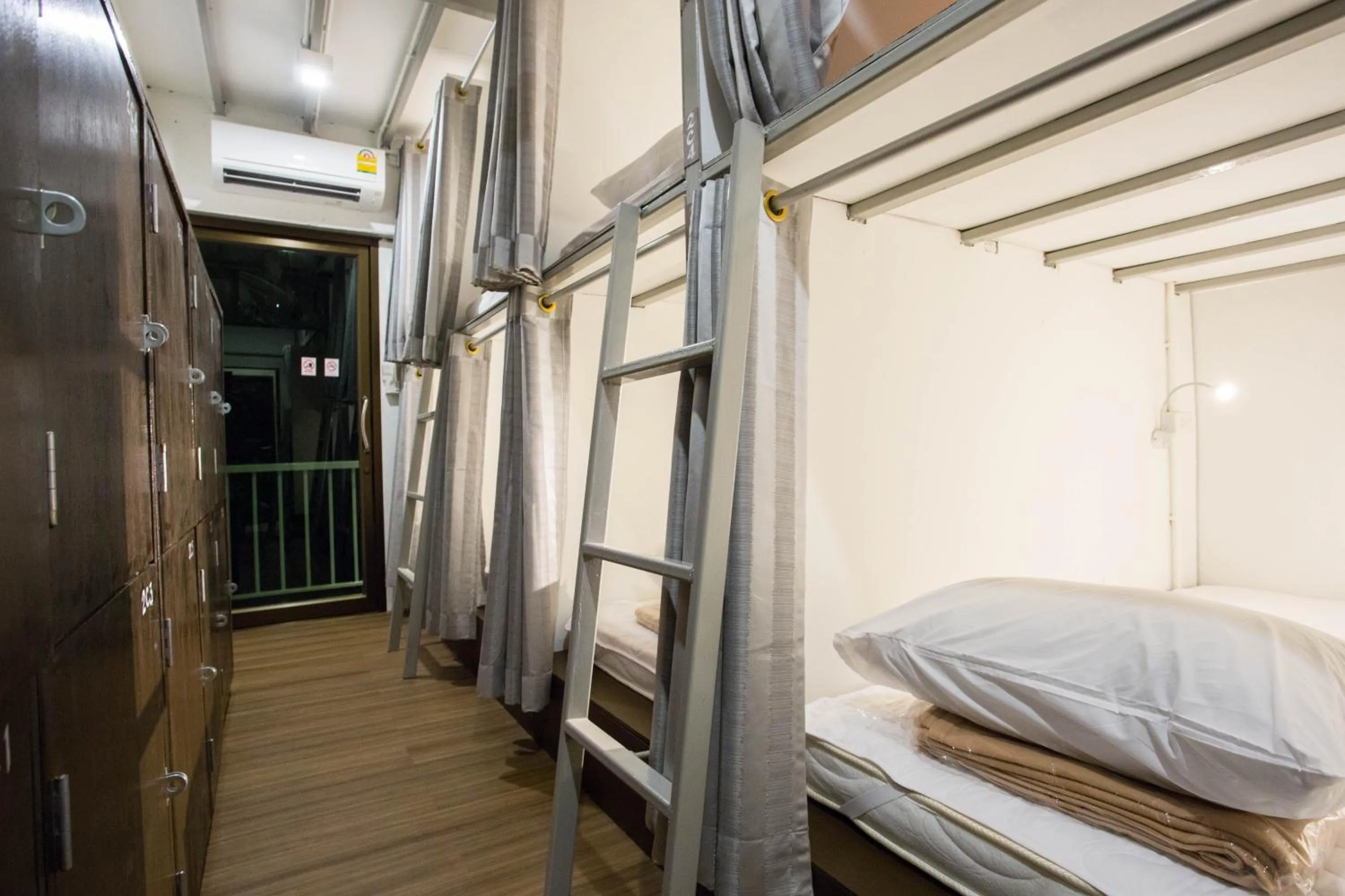 bunk bed, Bed in A Plus Hotel