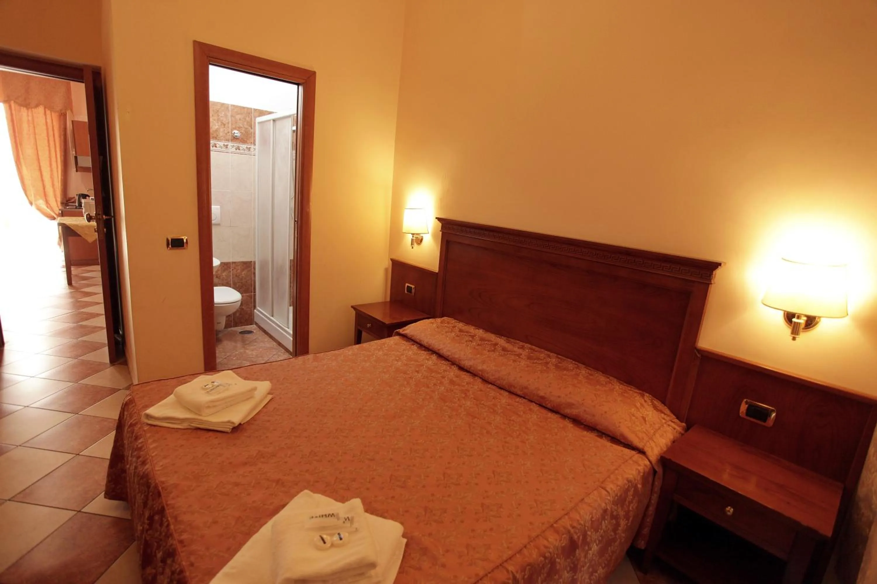 Photo of the whole room, Bed in Elegance