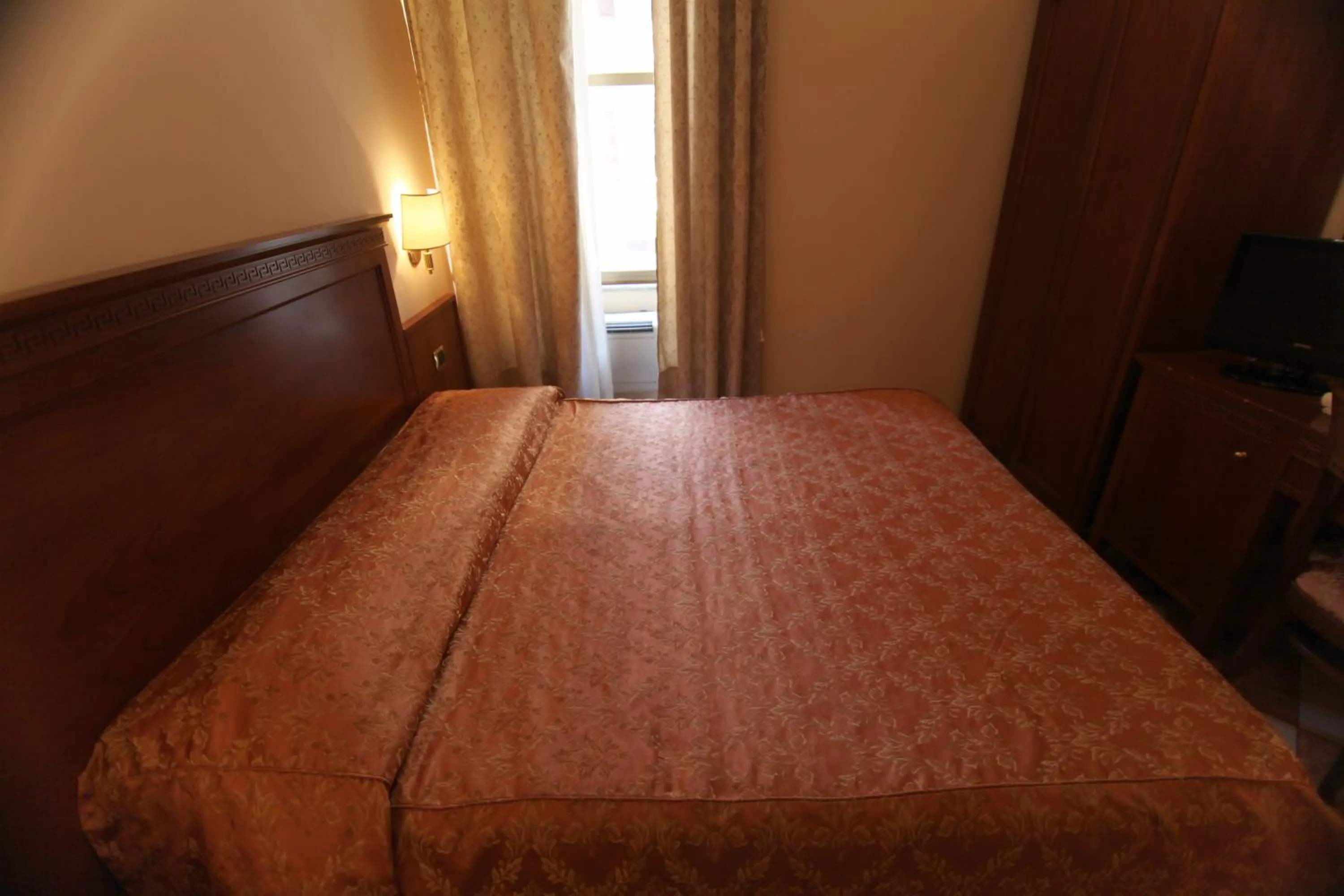 Photo of the whole room, Bed in Elegance