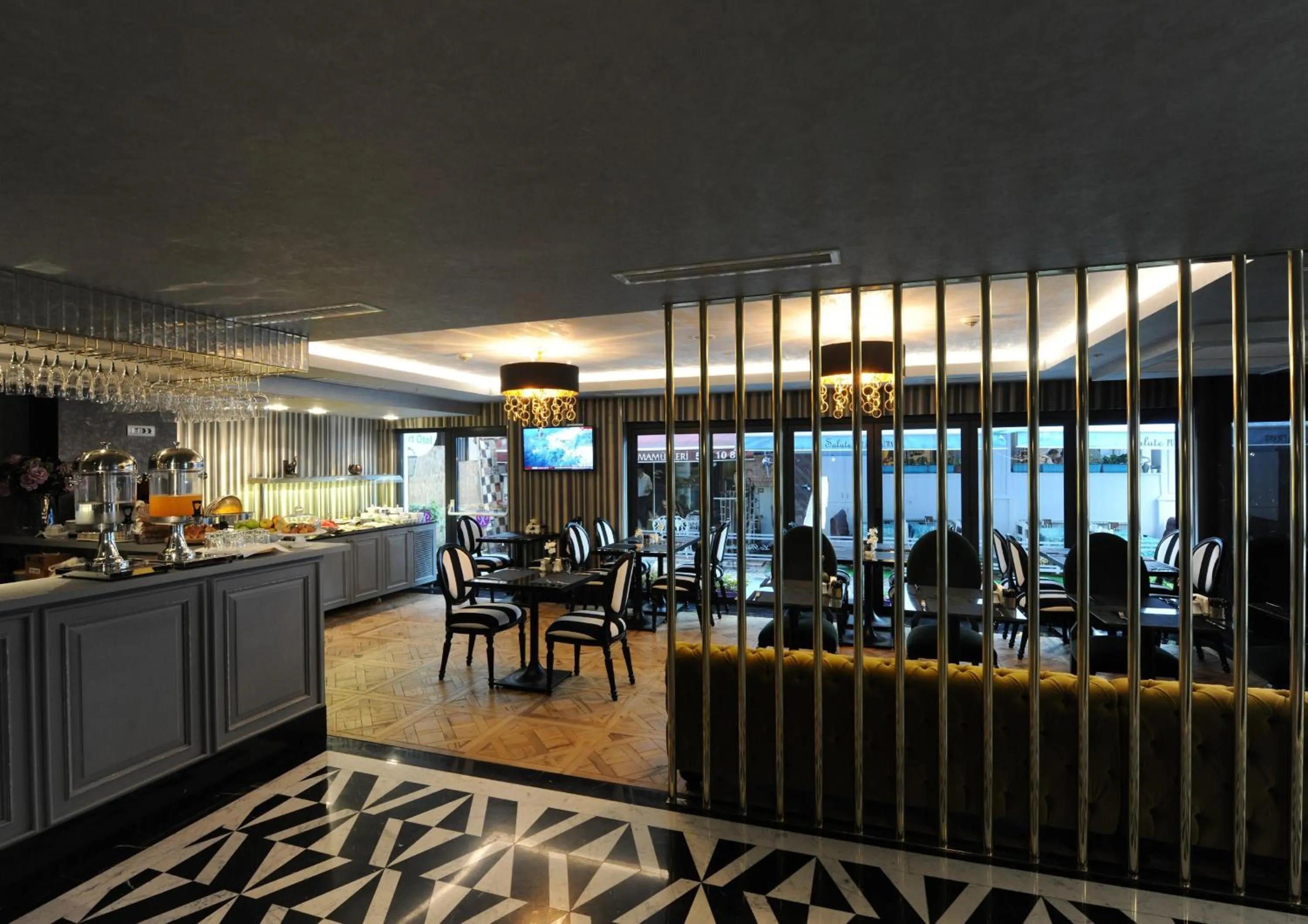 Restaurant/places to eat in Le Petit Palace Hotel - Special Category