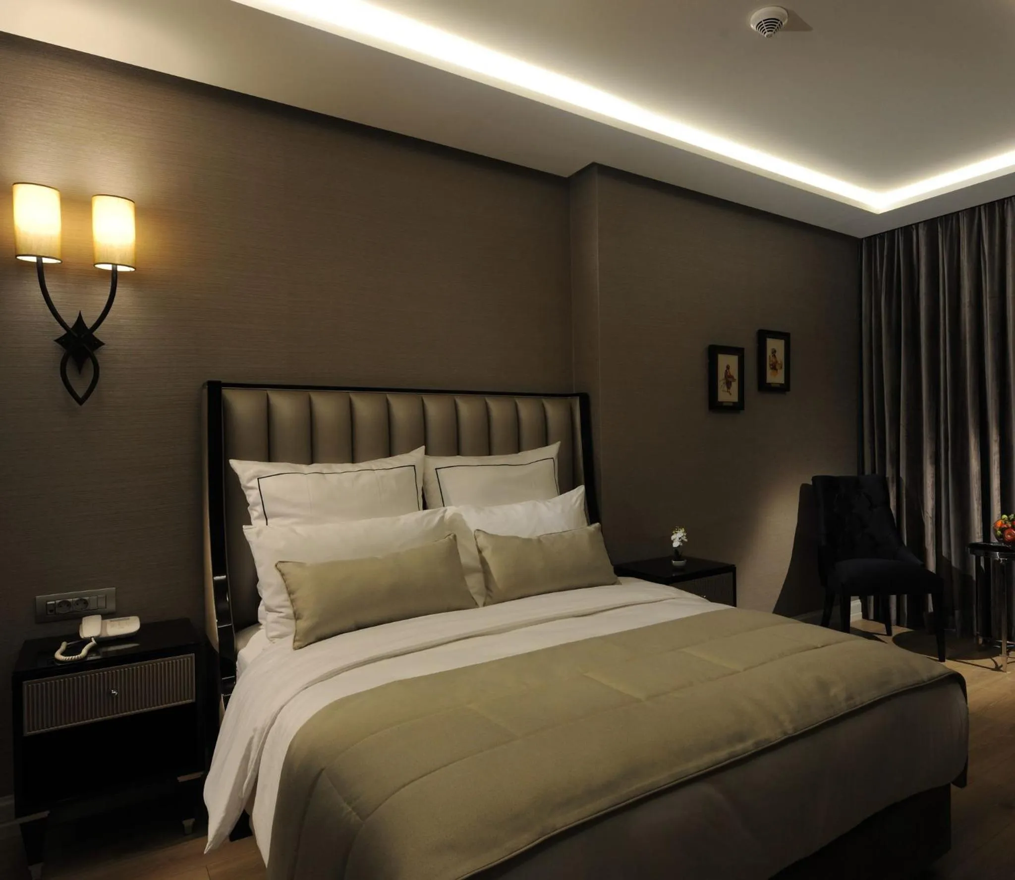 Bed in Le Petit Palace Hotel - Special Category