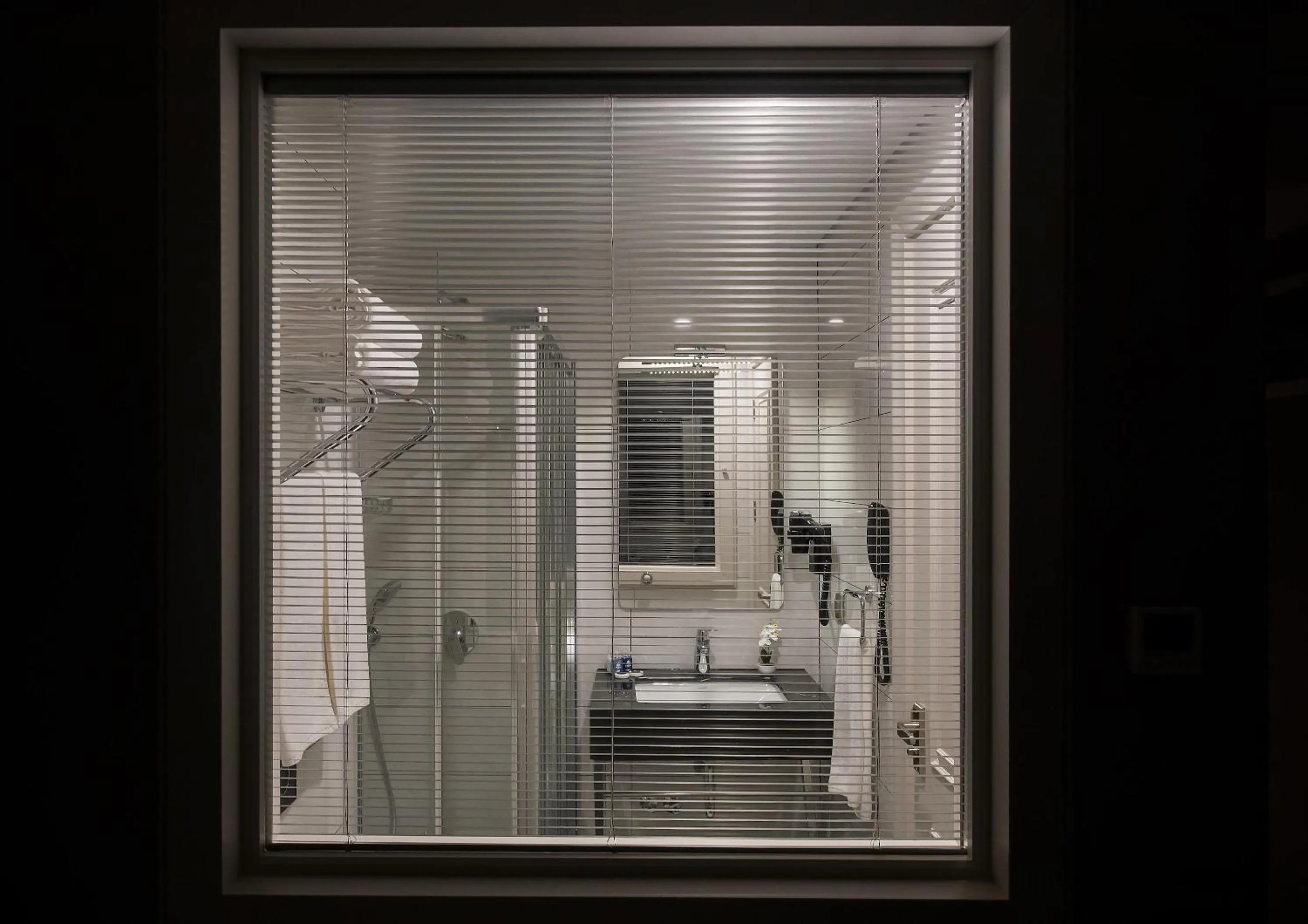 Shower in Le Petit Palace Hotel - Special Category