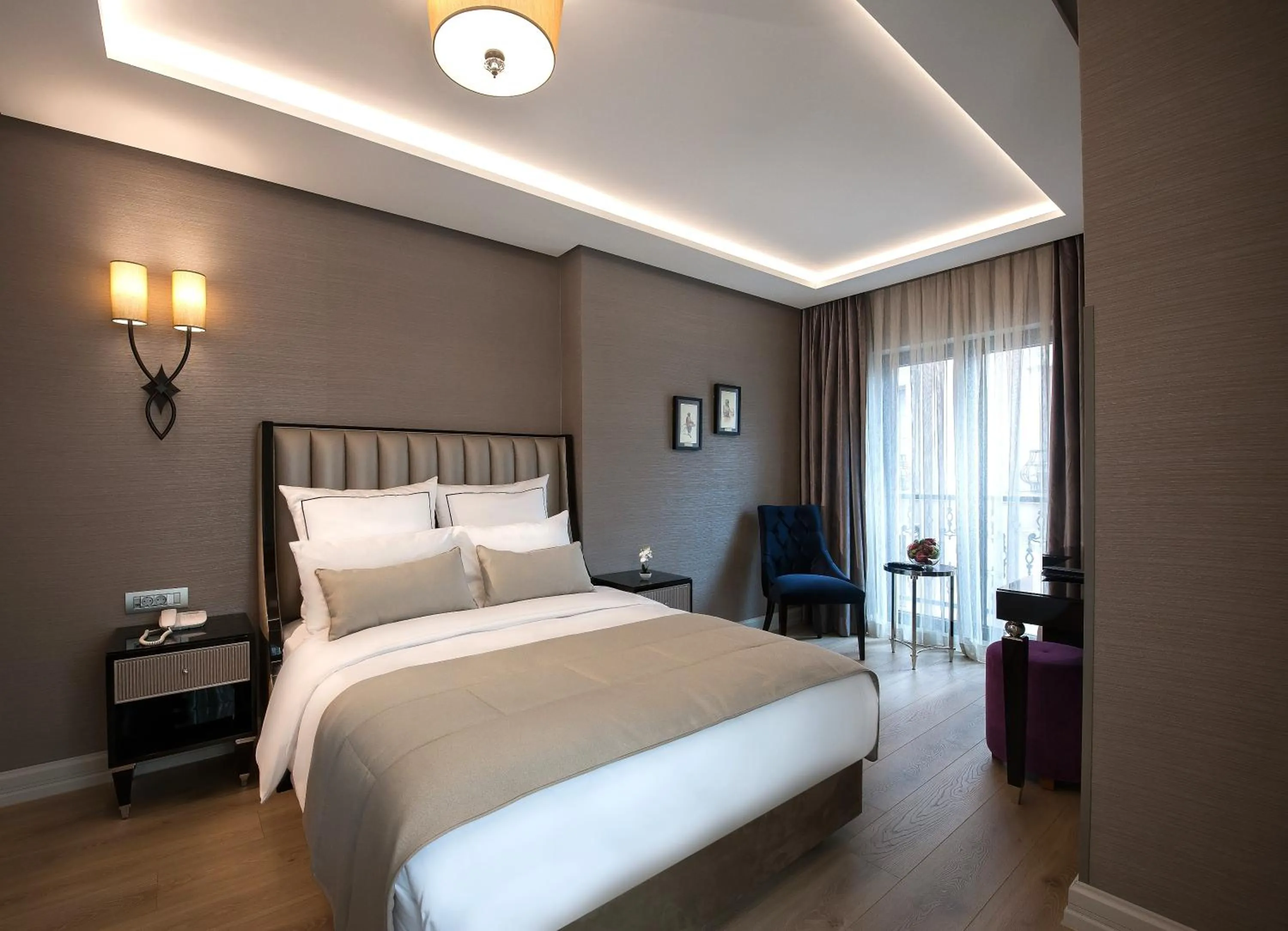 Bed in Le Petit Palace Hotel - Special Category