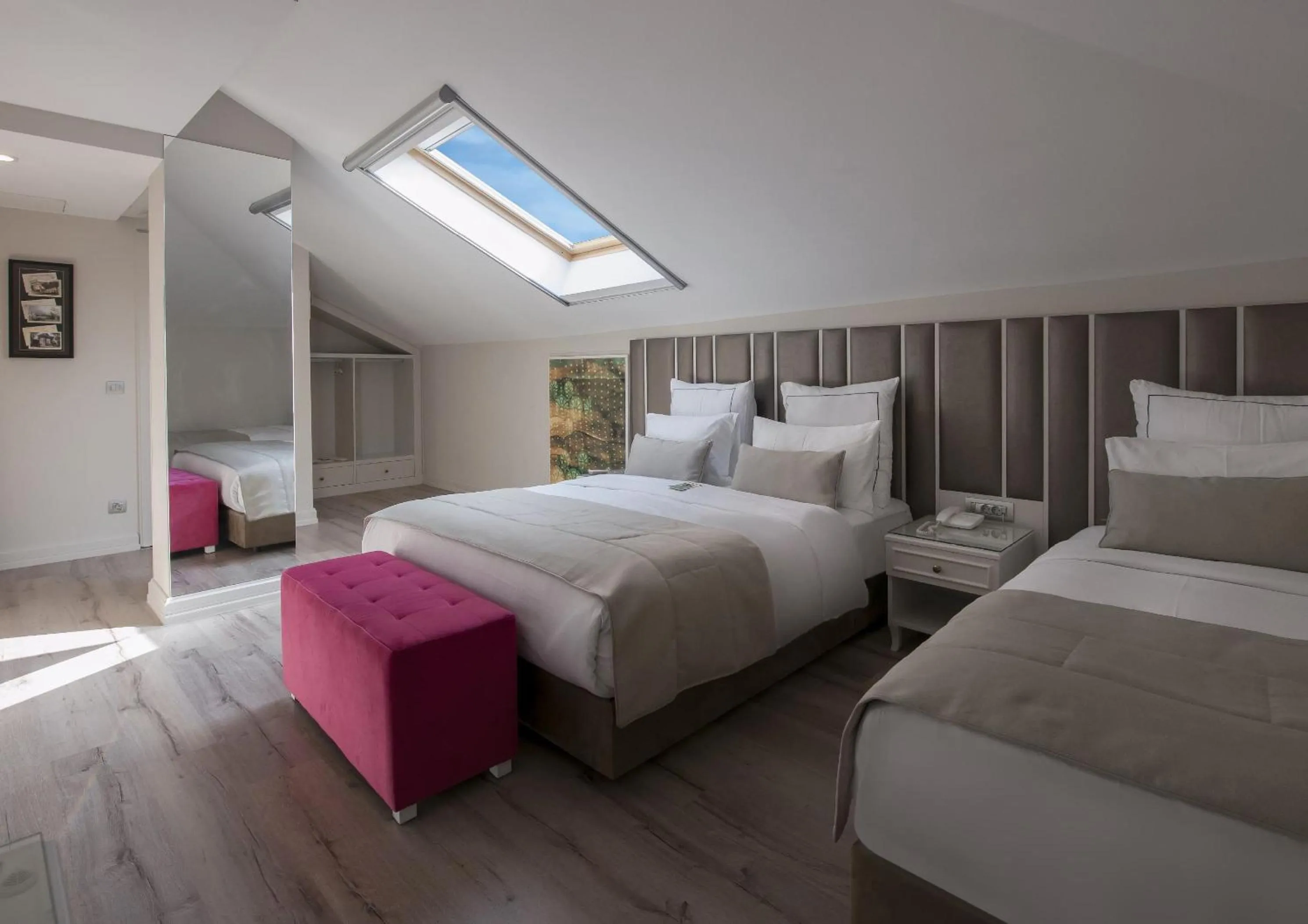 Bed in Le Petit Palace Hotel - Special Category