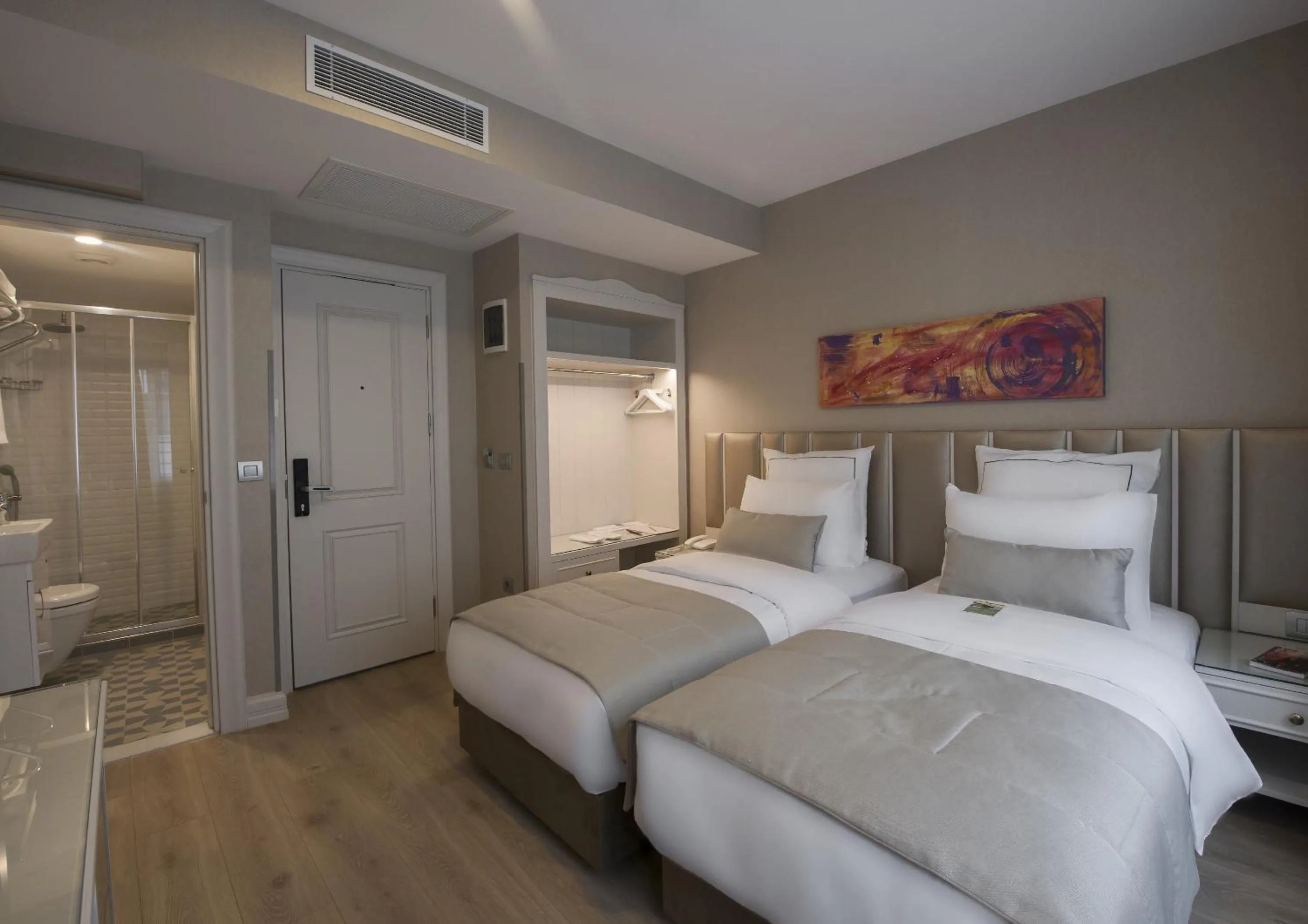 Bed in Le Petit Palace Hotel - Special Category