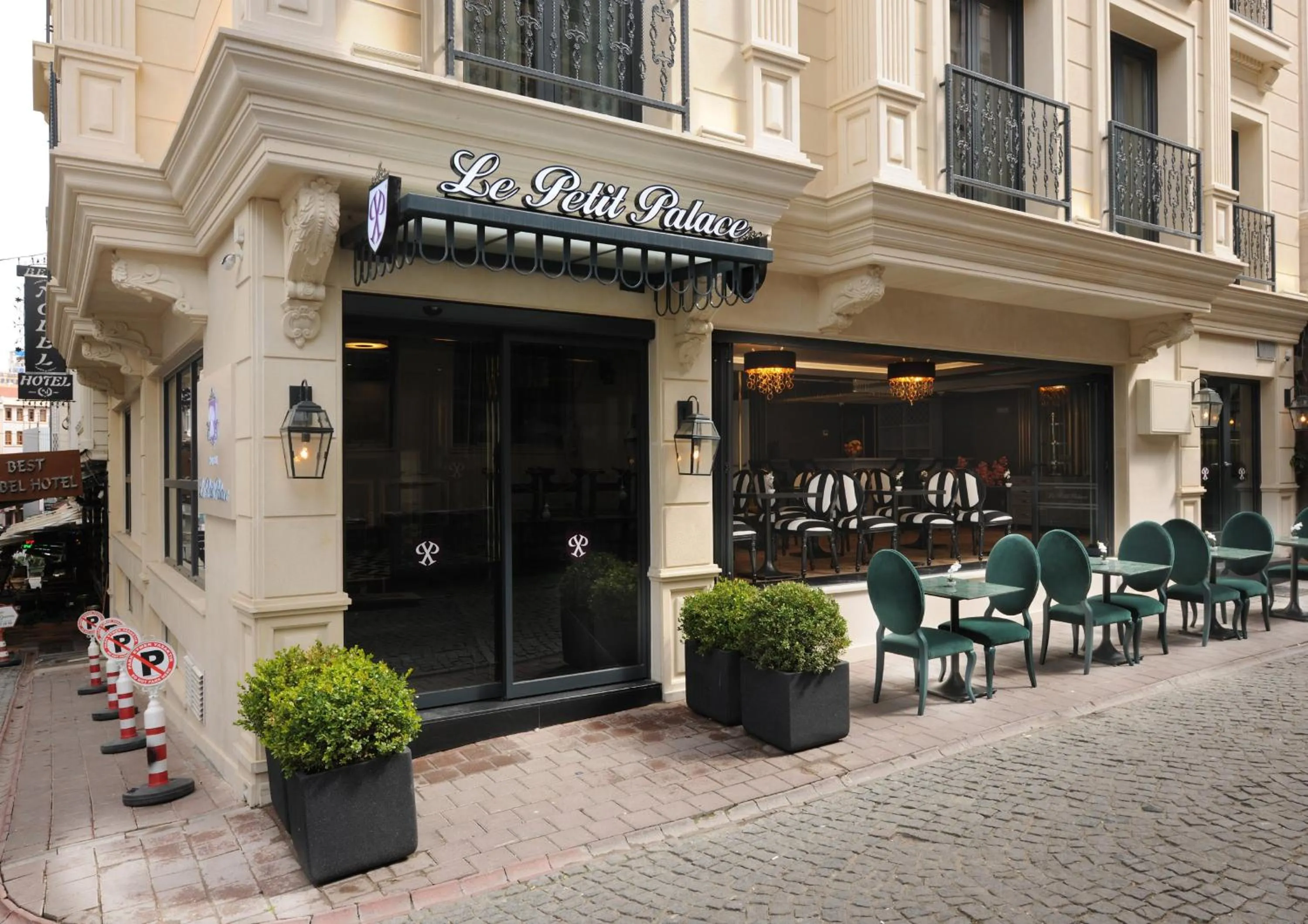 Property building in Le Petit Palace Hotel - Special Category