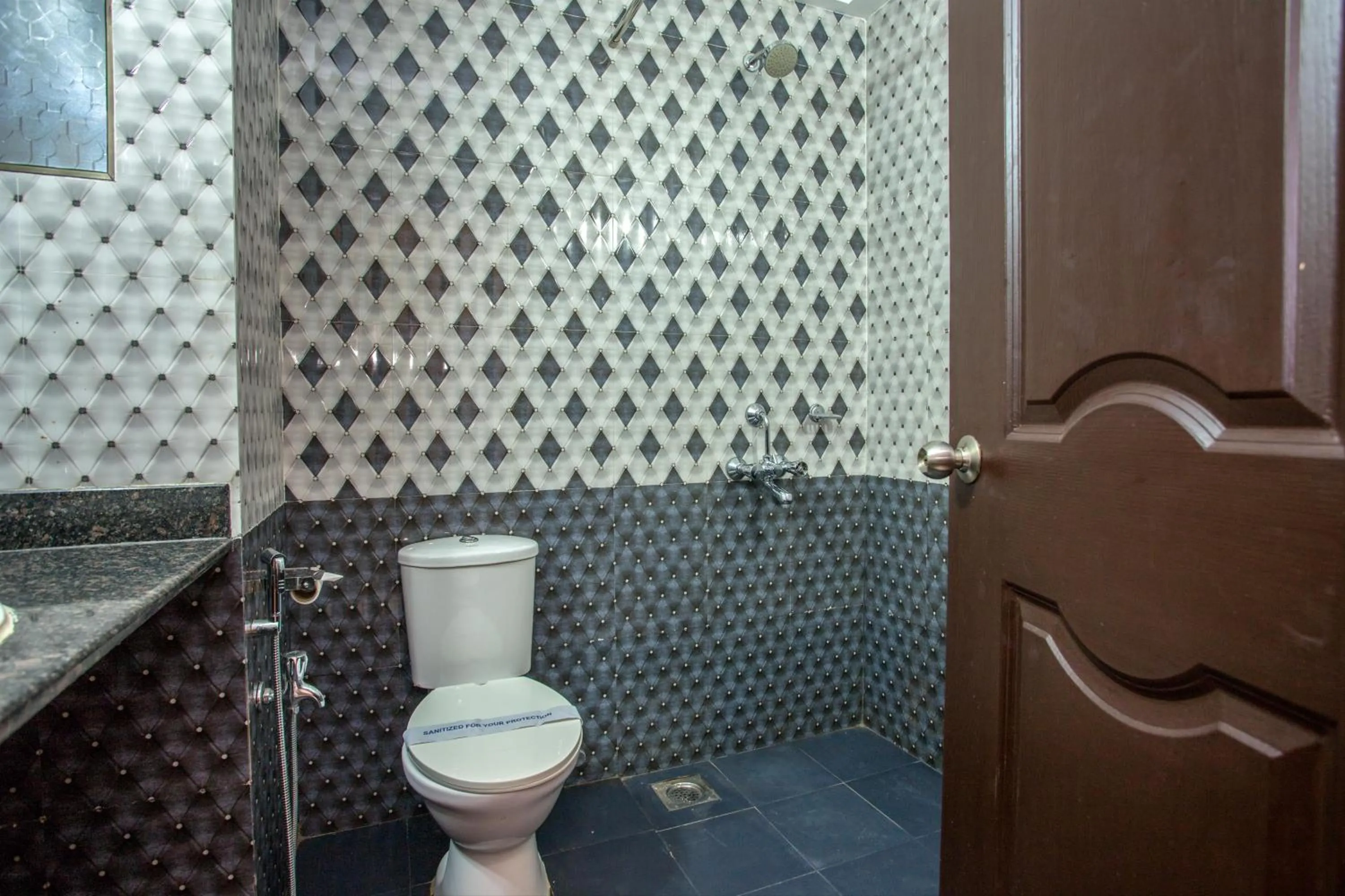 Bathroom in Rendezvous Beach Resort Panjim