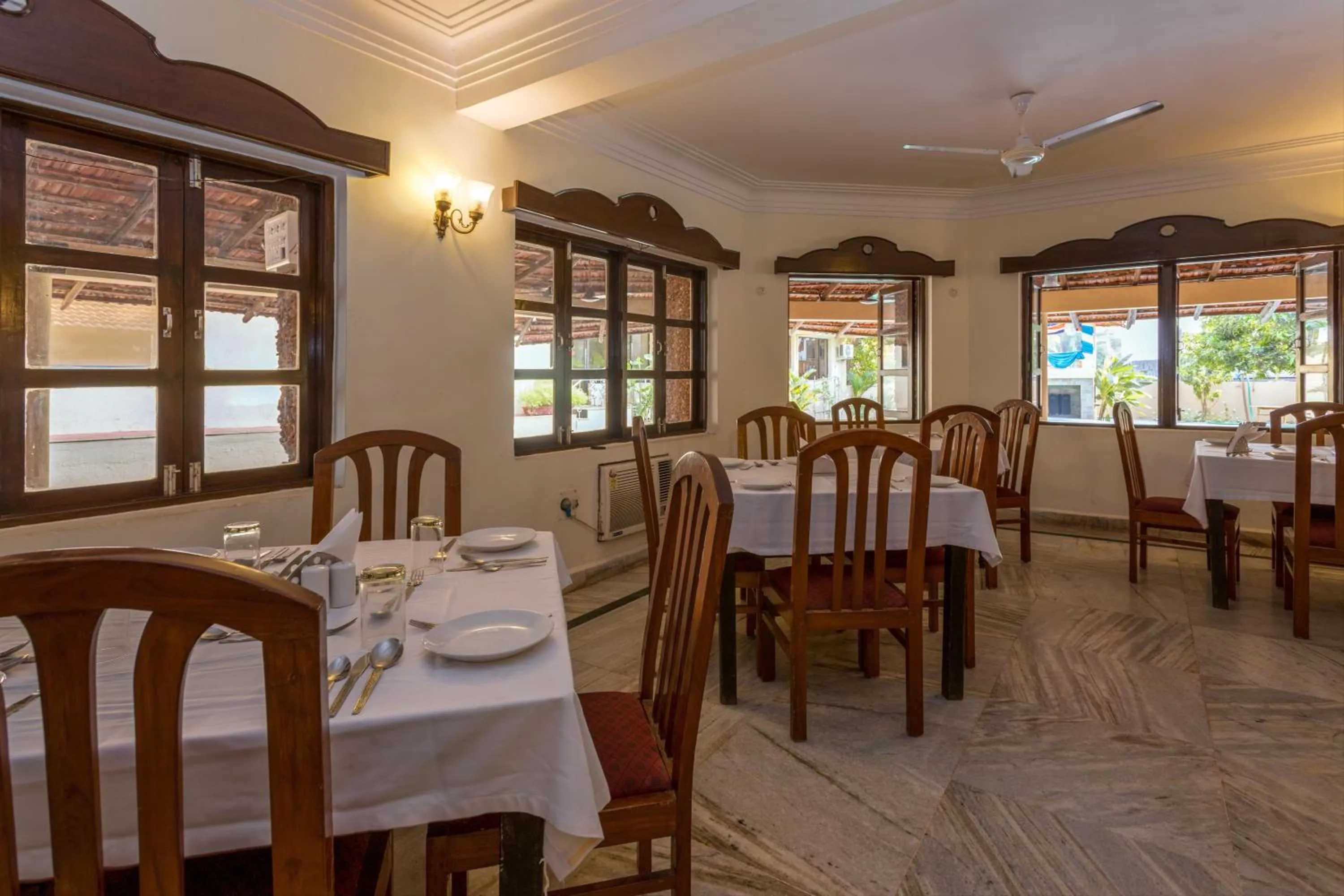 Restaurant/places to eat in Rendezvous Beach Resort Panjim