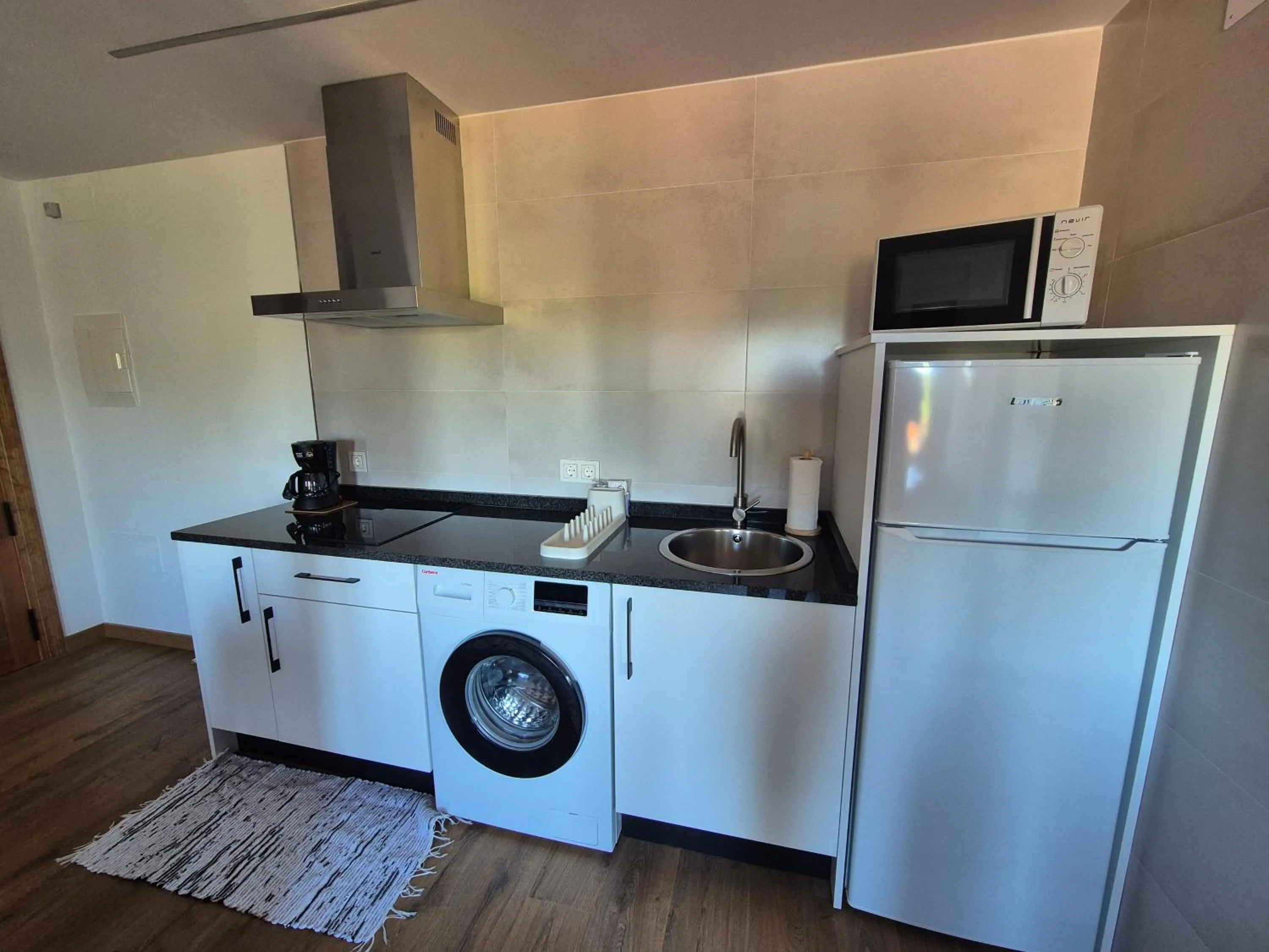 Communal kitchen in Apartamentos Rio Almar