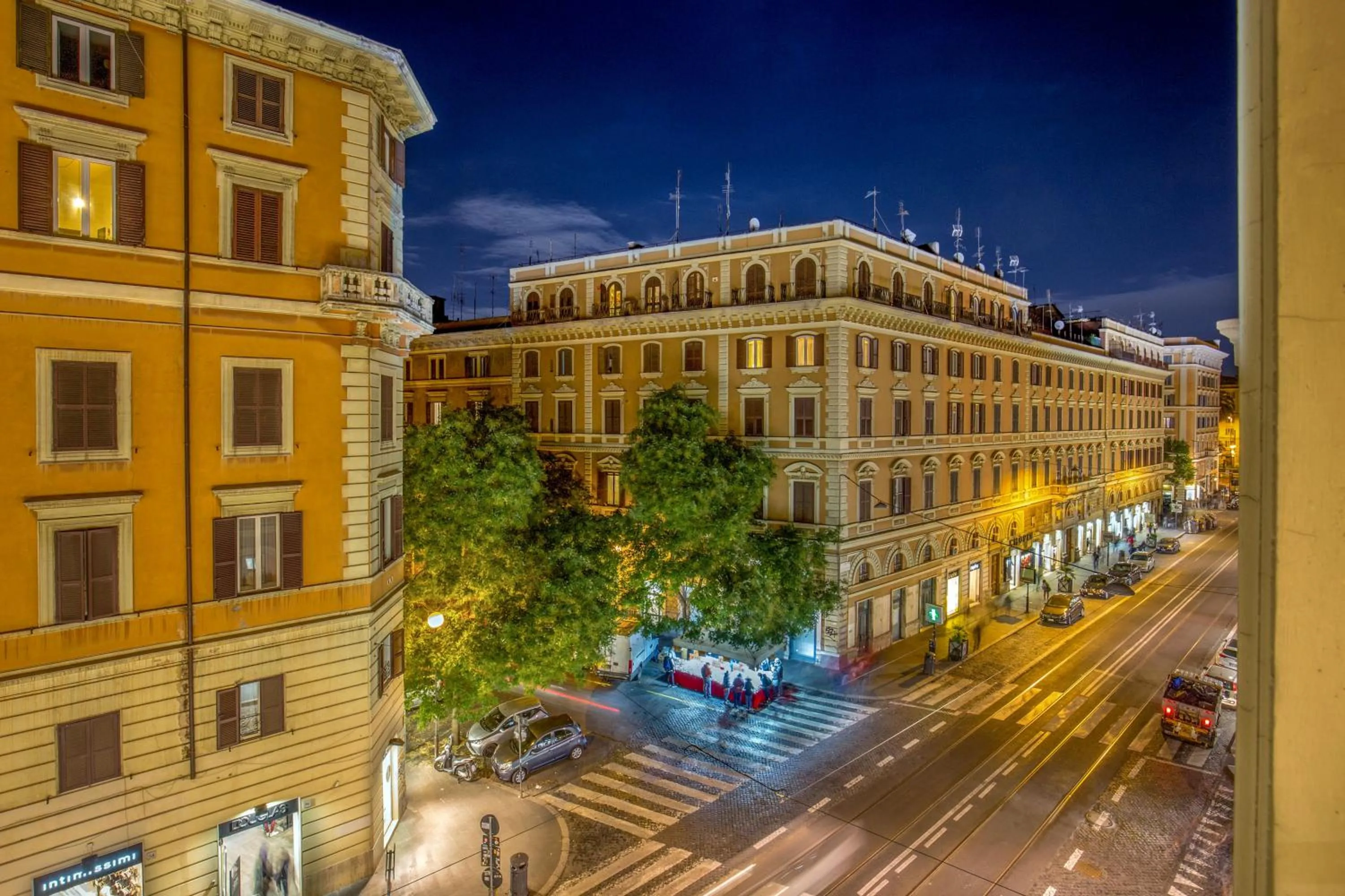 Street view in Amalia Suites by Remember Rome