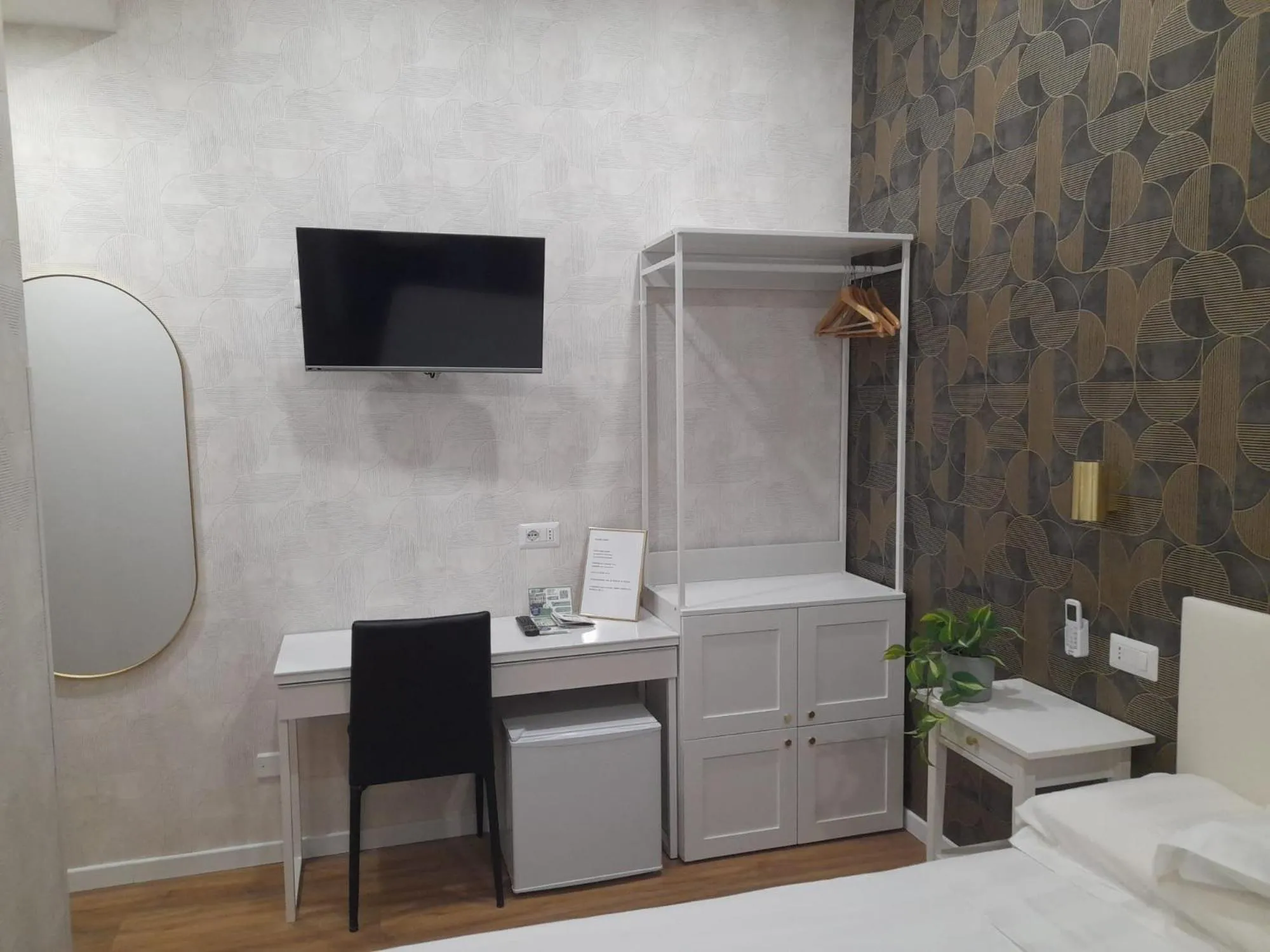 TV and multimedia in Amalia Suites by Remember Rome