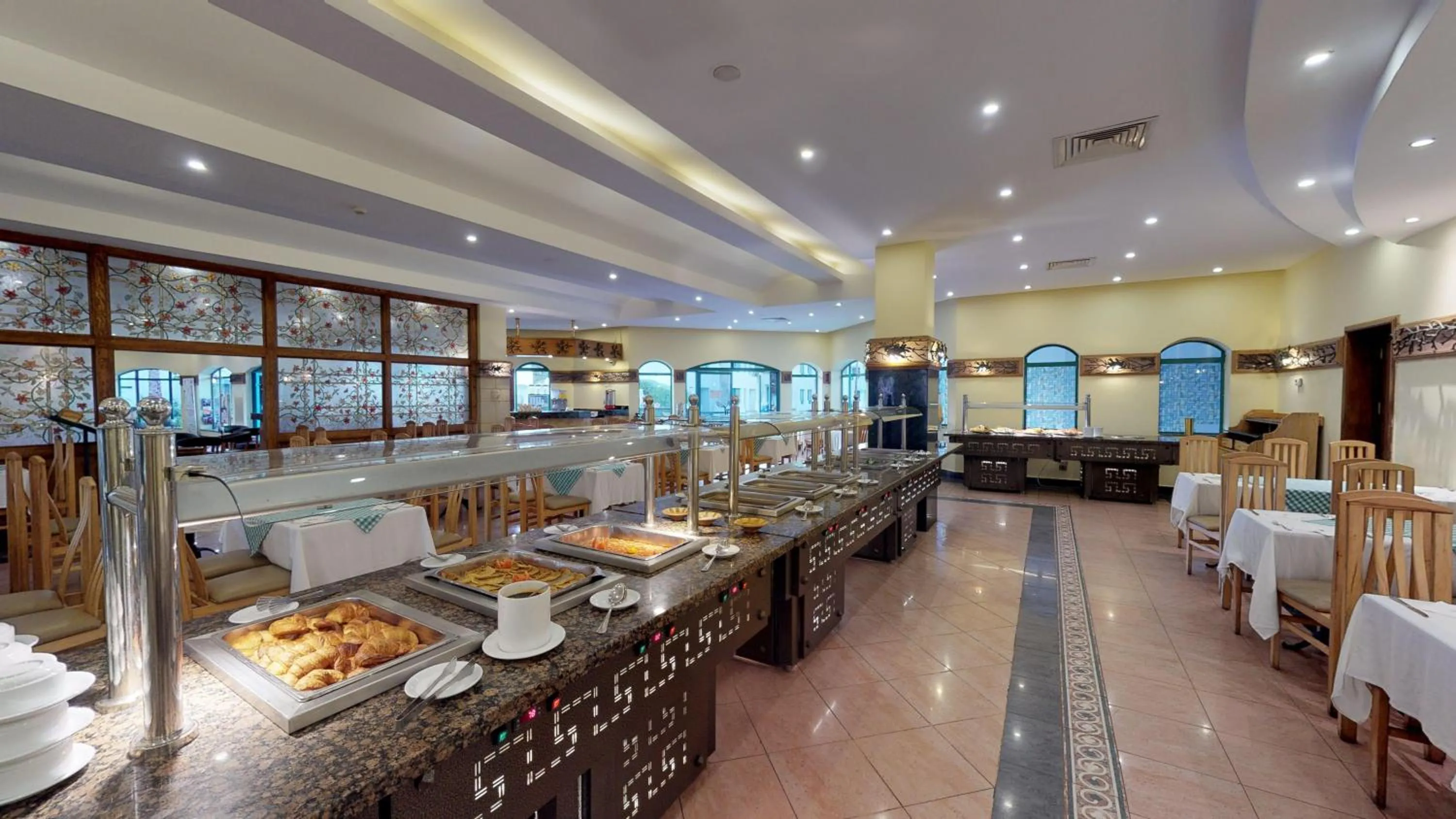 Restaurant/places to eat in Falcon Hills Hotel
