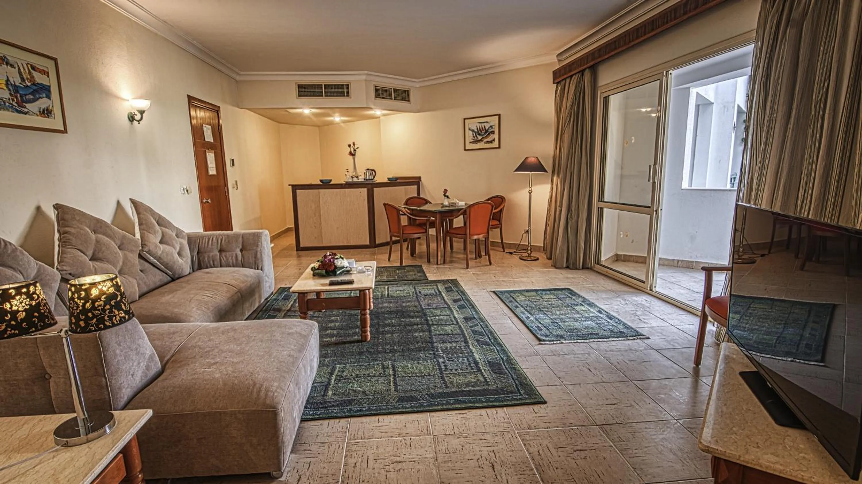 TV and multimedia in Falcon Hills Hotel