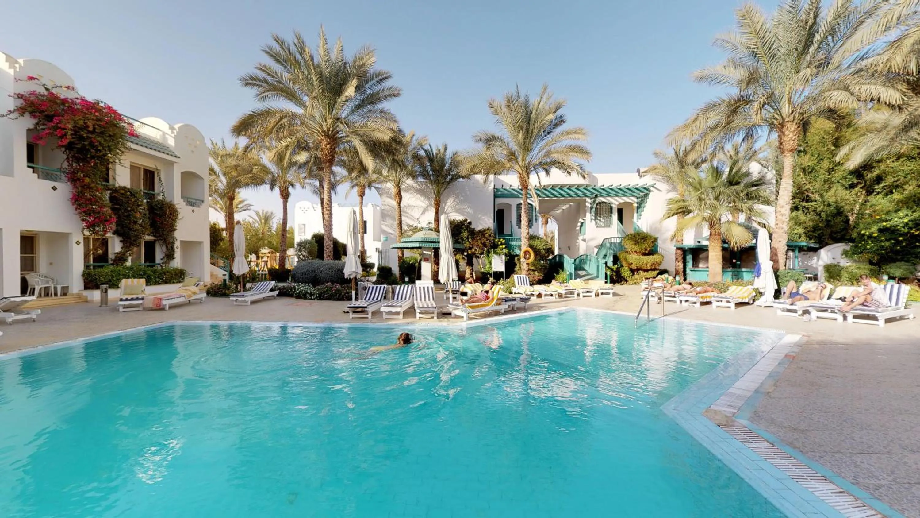 Swimming pool in Falcon Hills Hotel