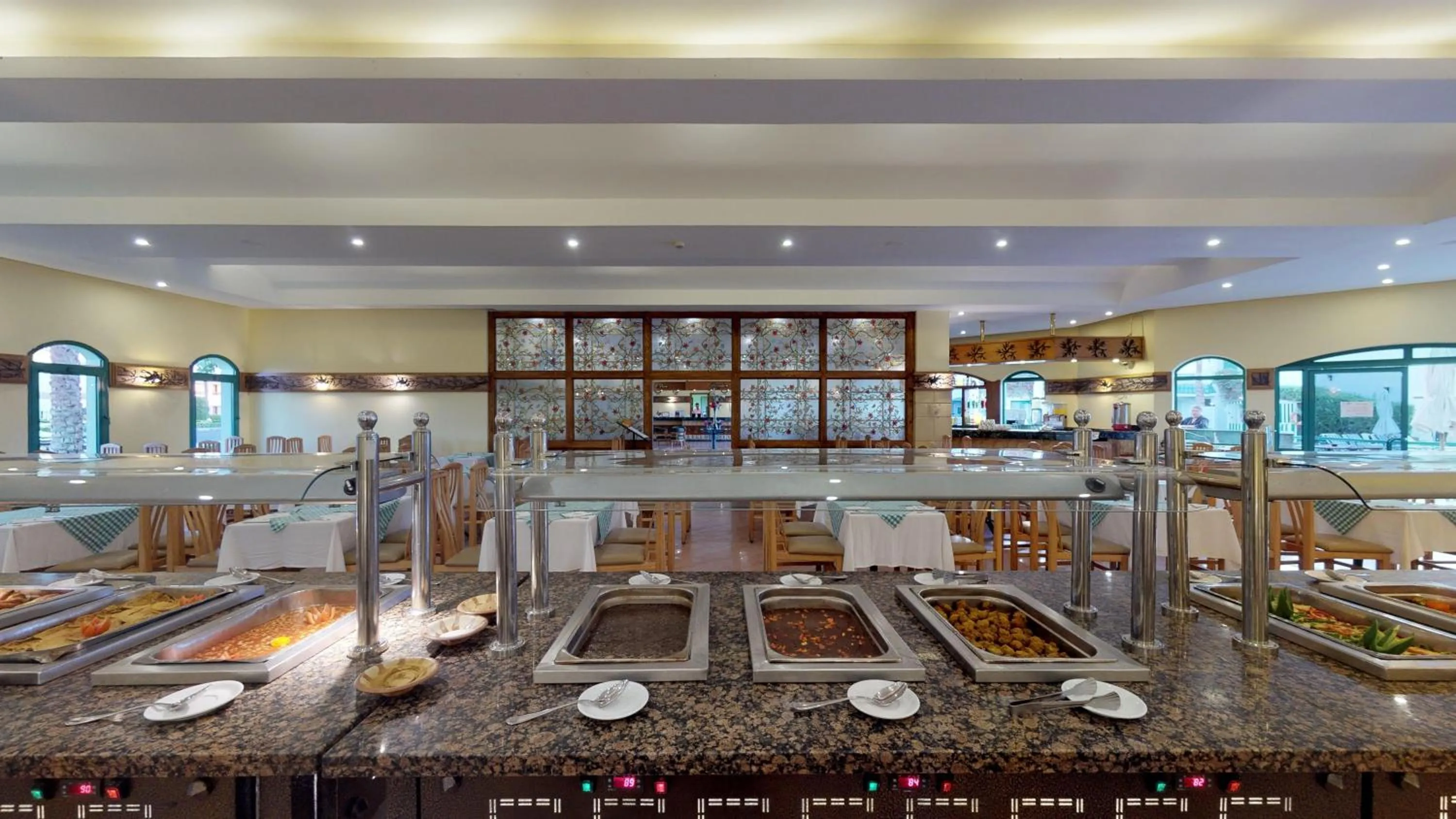 Restaurant/places to eat in Falcon Hills Hotel