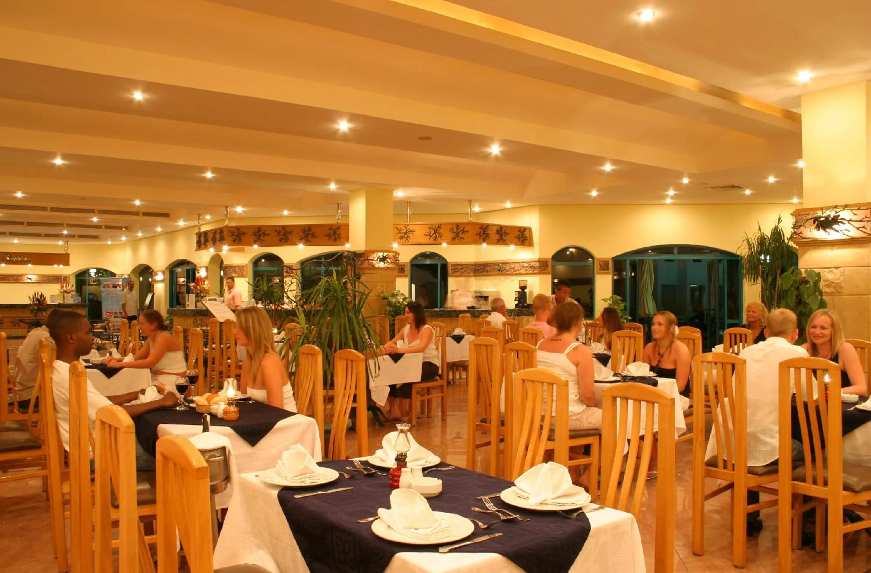 Restaurant/places to eat in Falcon Hills Hotel