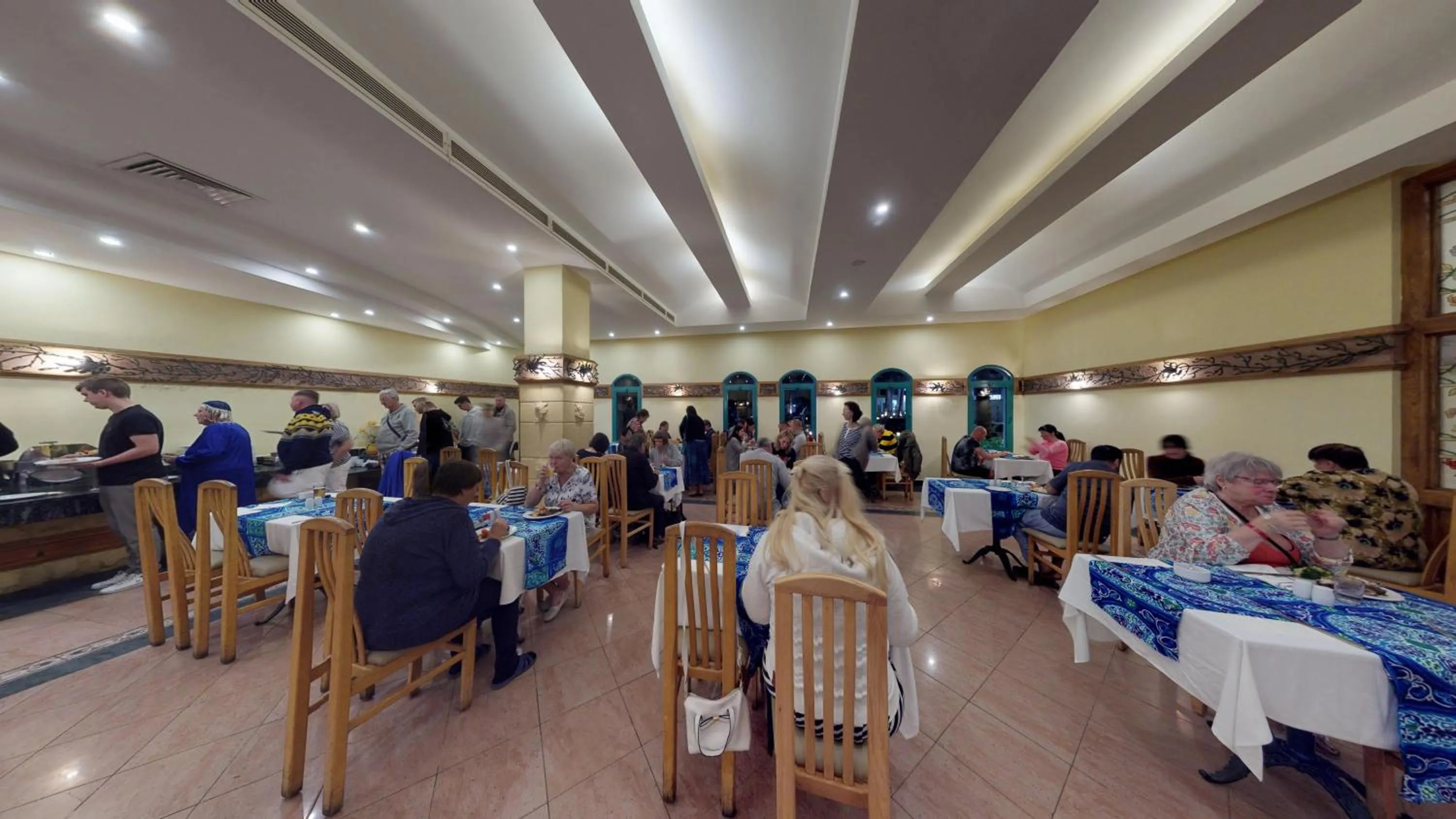 Restaurant/places to eat in Falcon Hills Hotel