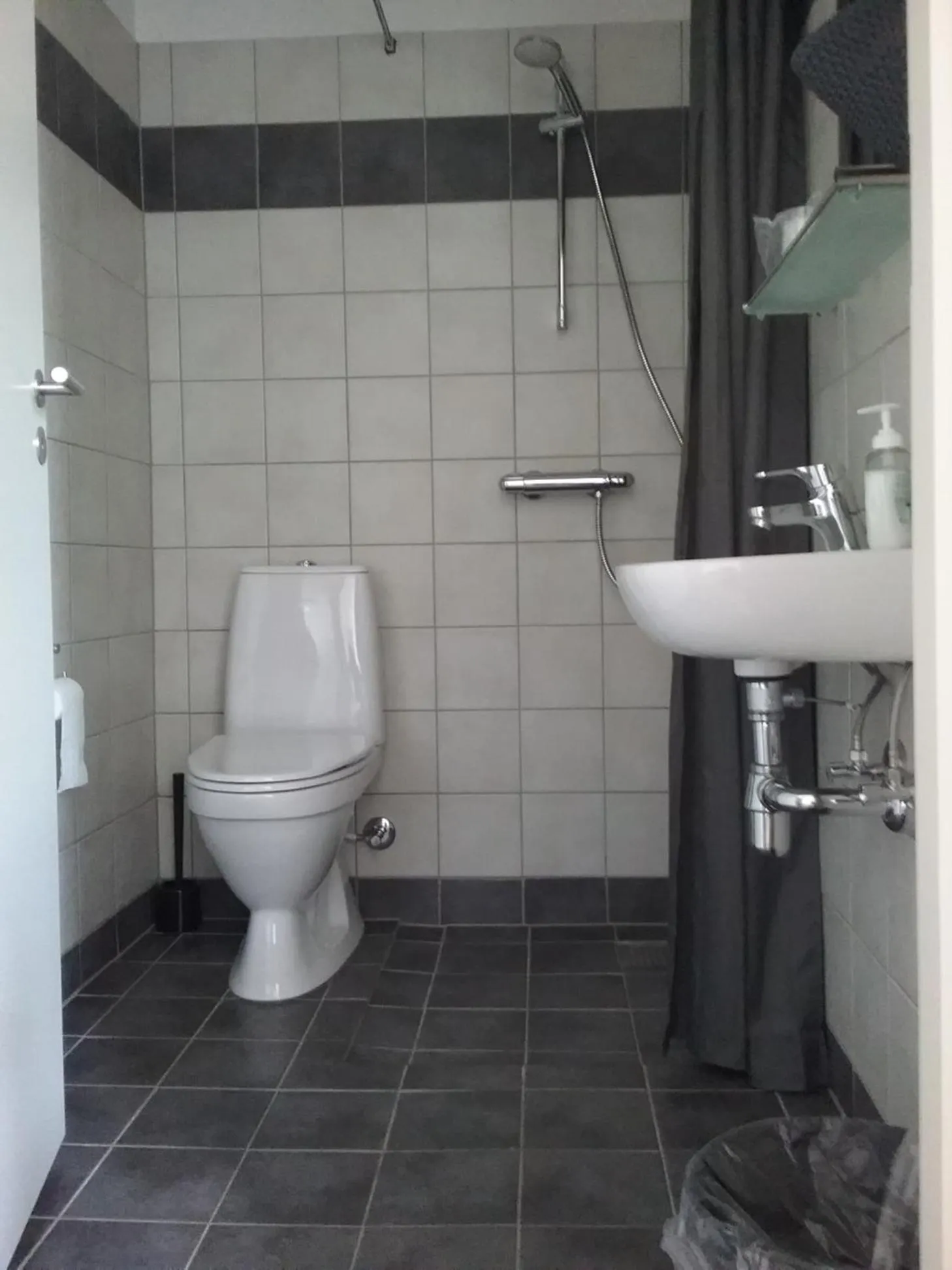 Shower in Hals Hotel