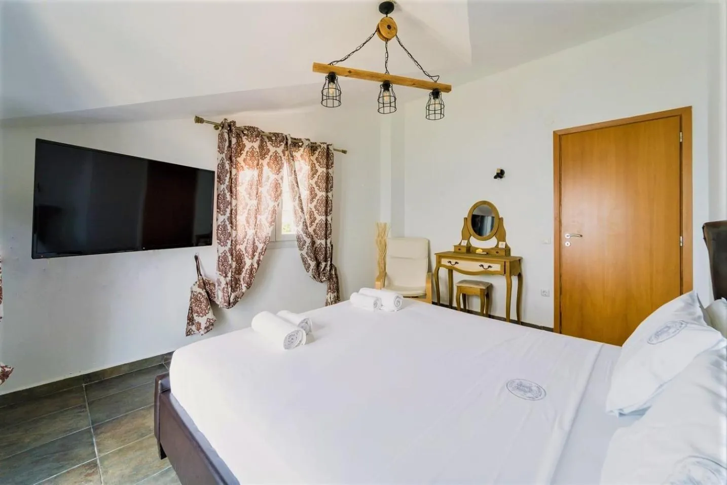 TV and multimedia, Bed in Stellatos House