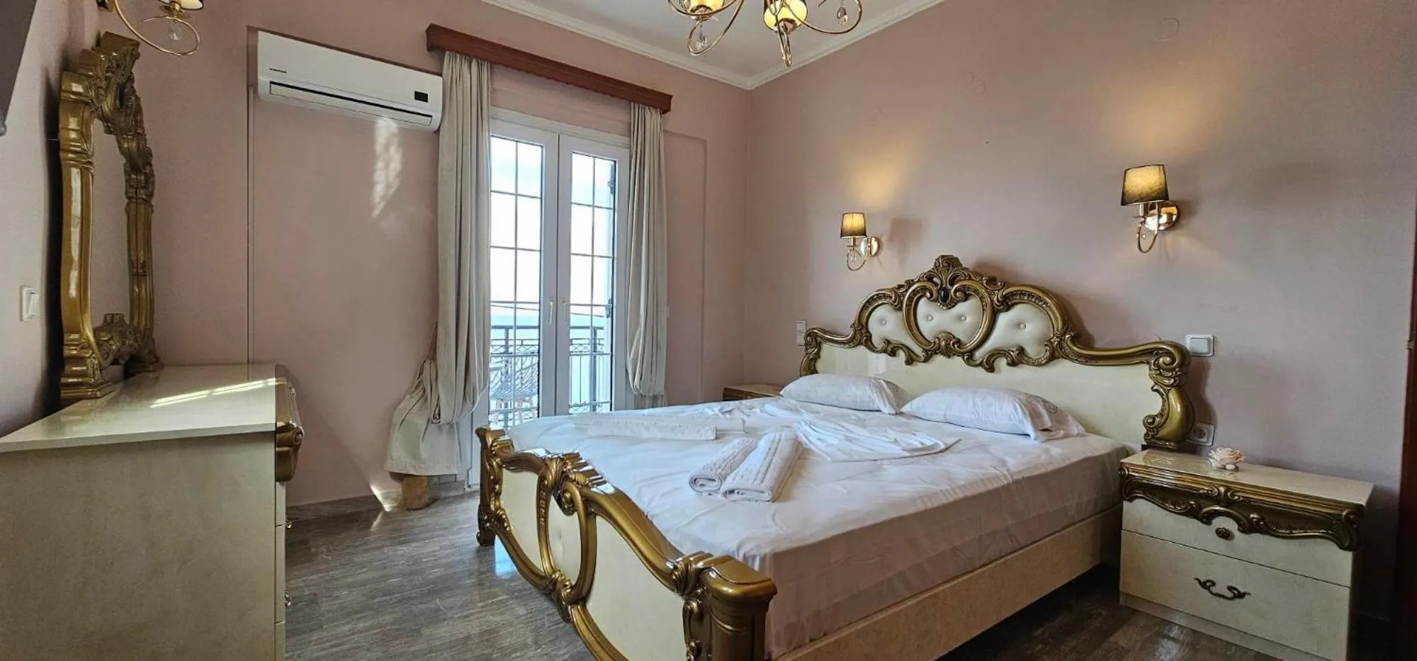 Photo of the whole room, Bed in Stellatos House