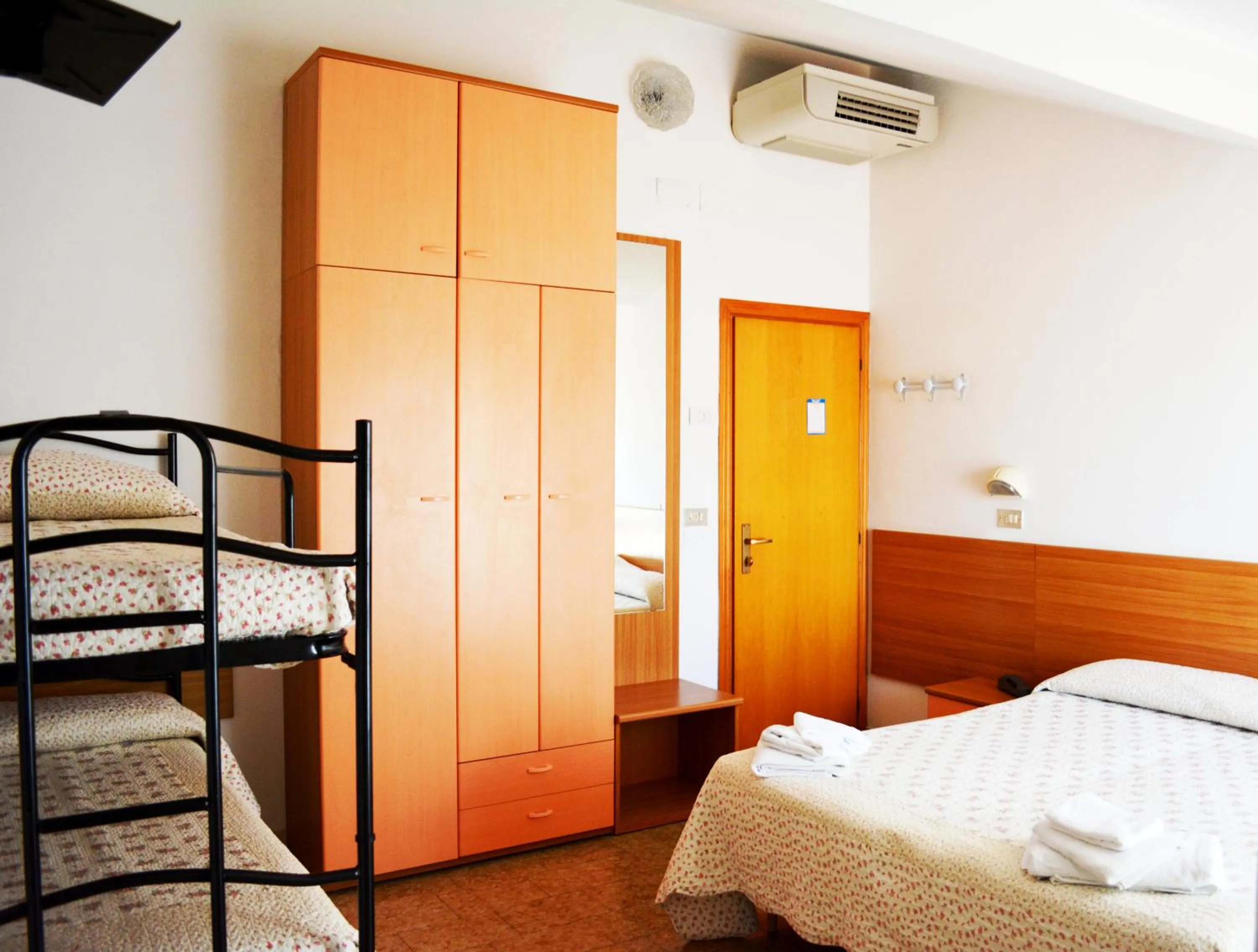 Photo of the whole room in Hotel Universal