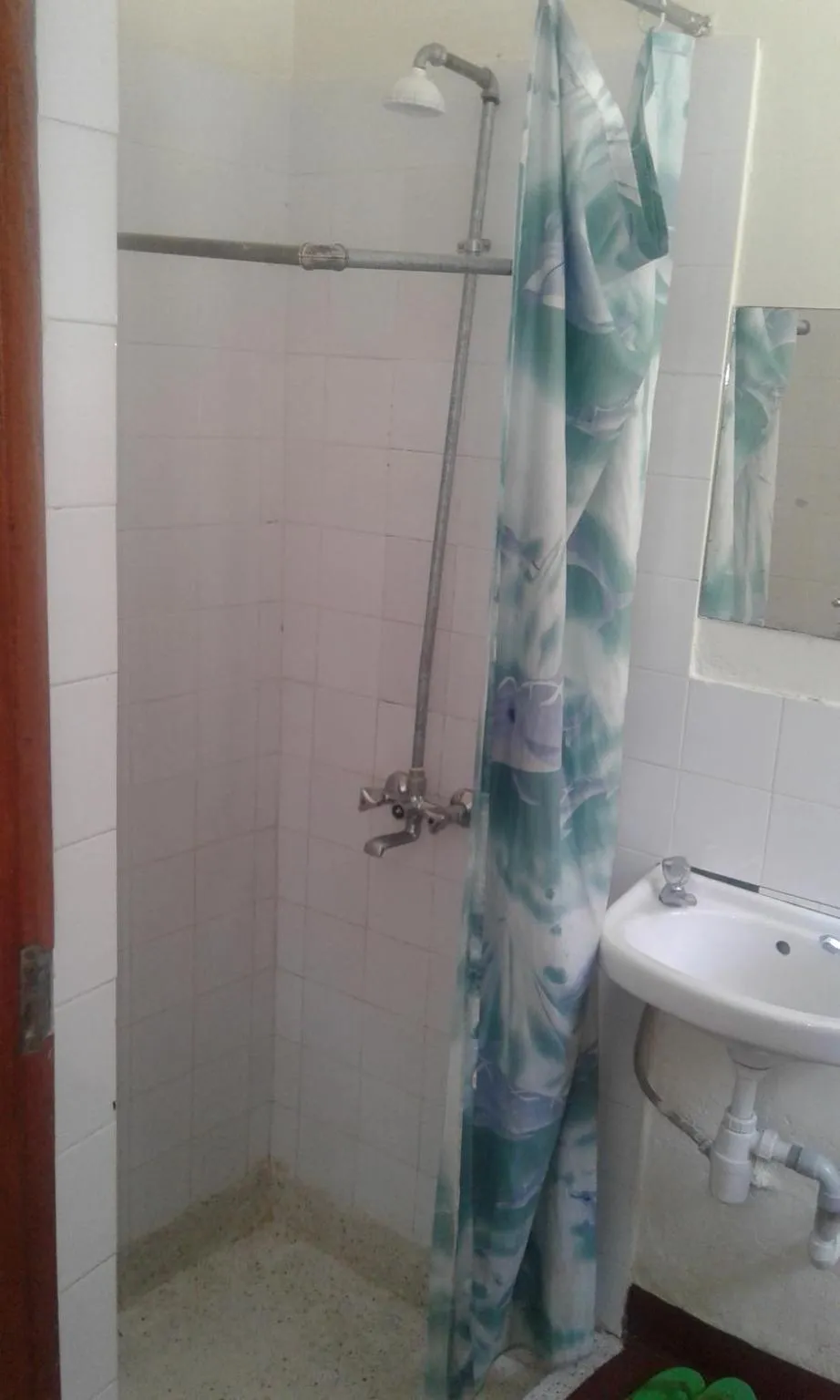 Shower in Skyway Hotel