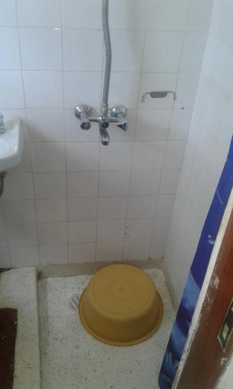 Restaurant/places to eat in Skyway Hotel