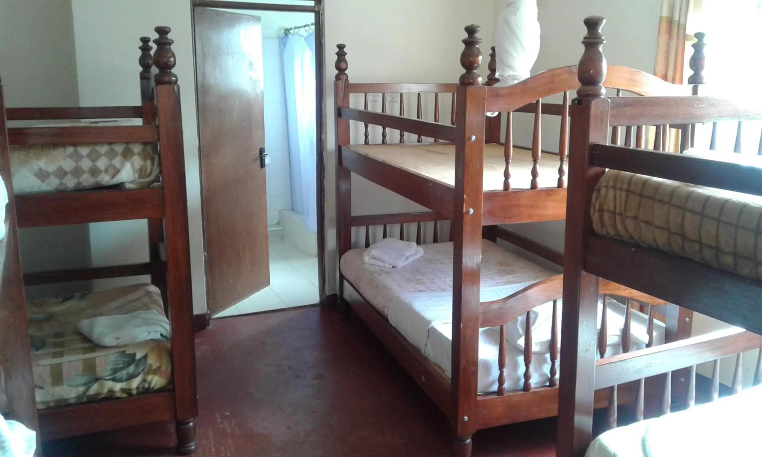 Bedroom, Bed in Skyway Hotel