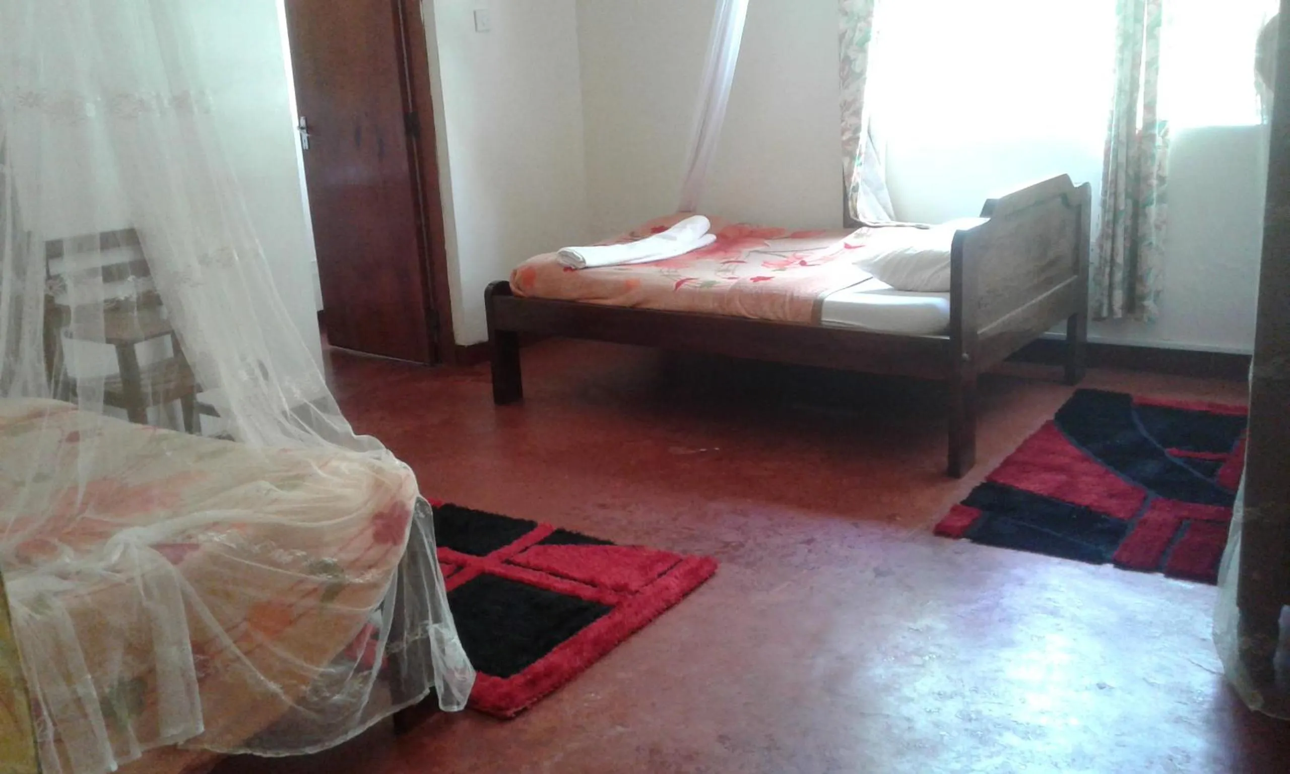 Bedroom, Bed in Skyway Hotel