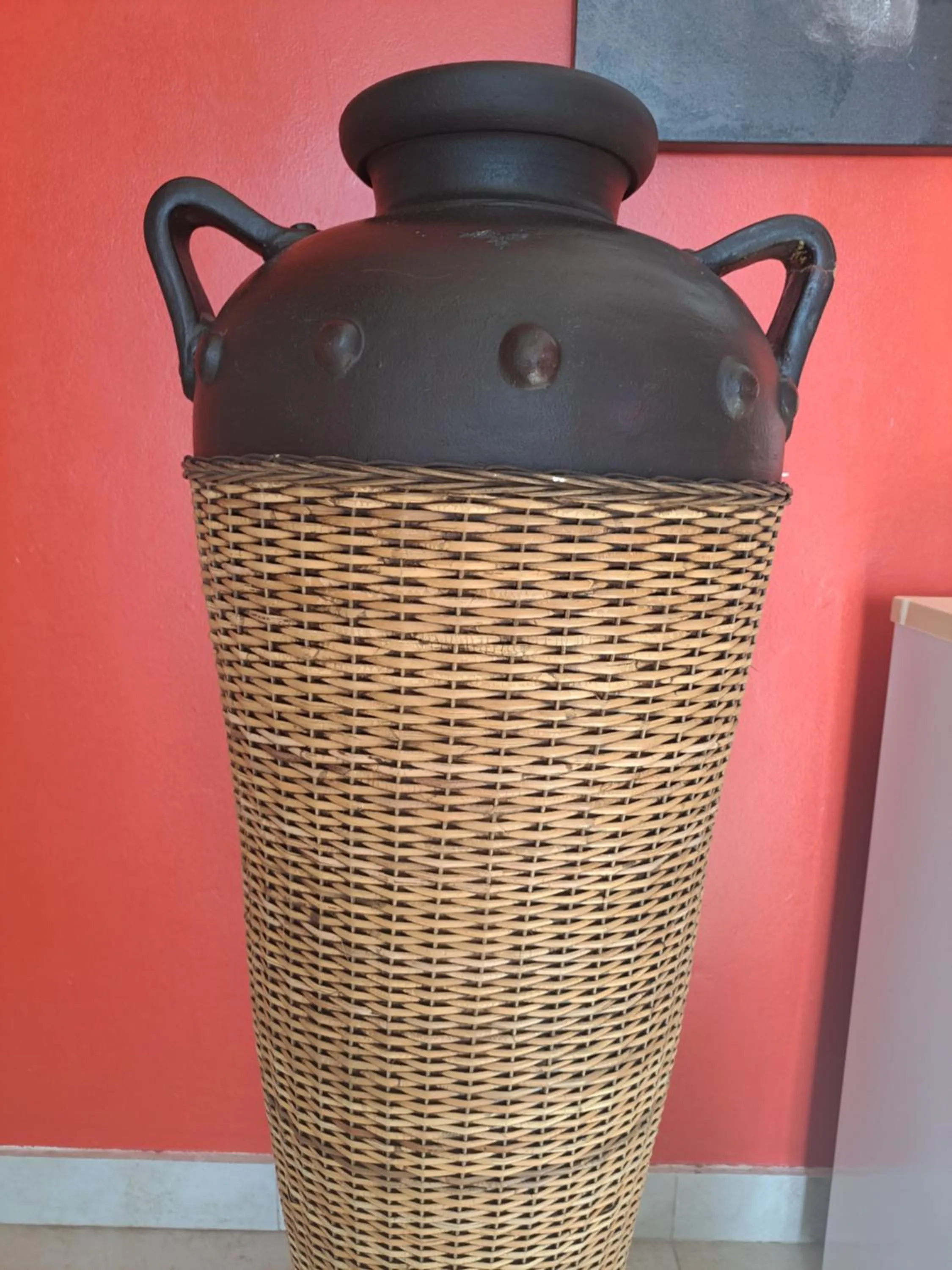 Decorative detail in Domaine Coutelier