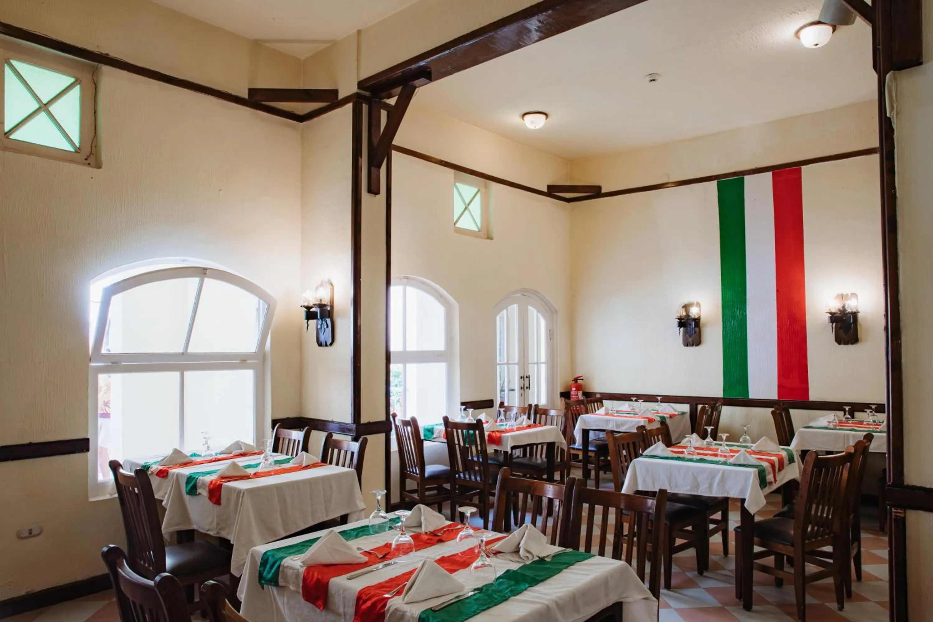 Restaurant/places to eat in Empire Hotel Aqua Park